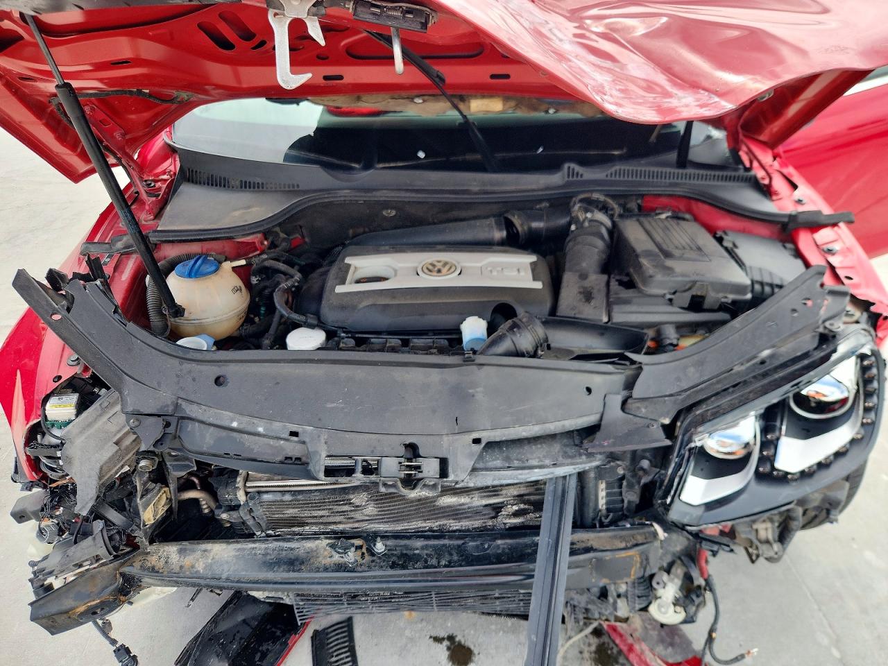 2013 Volkswagen Eos Komfort Красный vin: WVWBW8AH5DV006928
