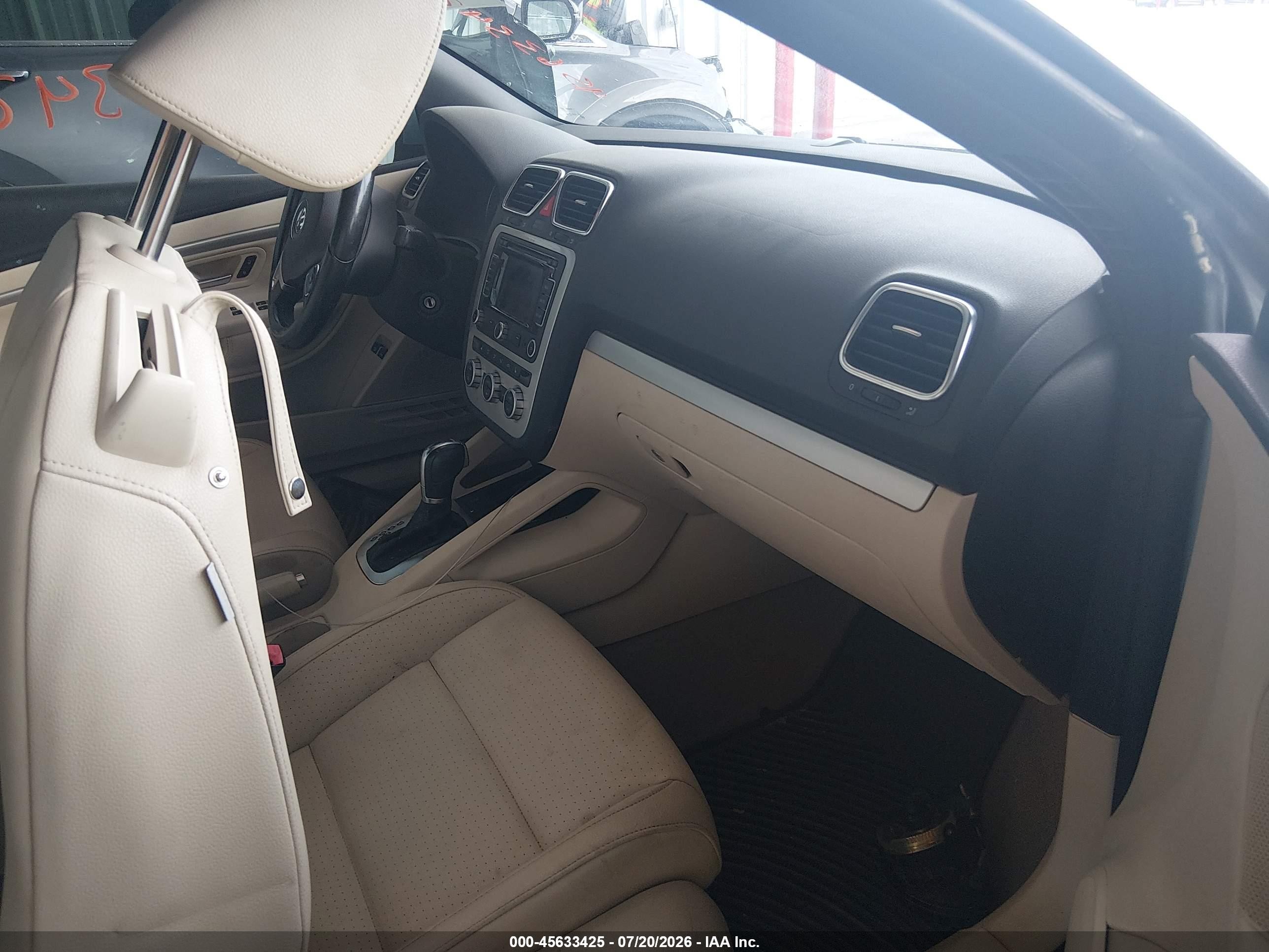 2014 Volkswagen Eos Komfort Light Blue vin: WVWBW8AH5EV003237