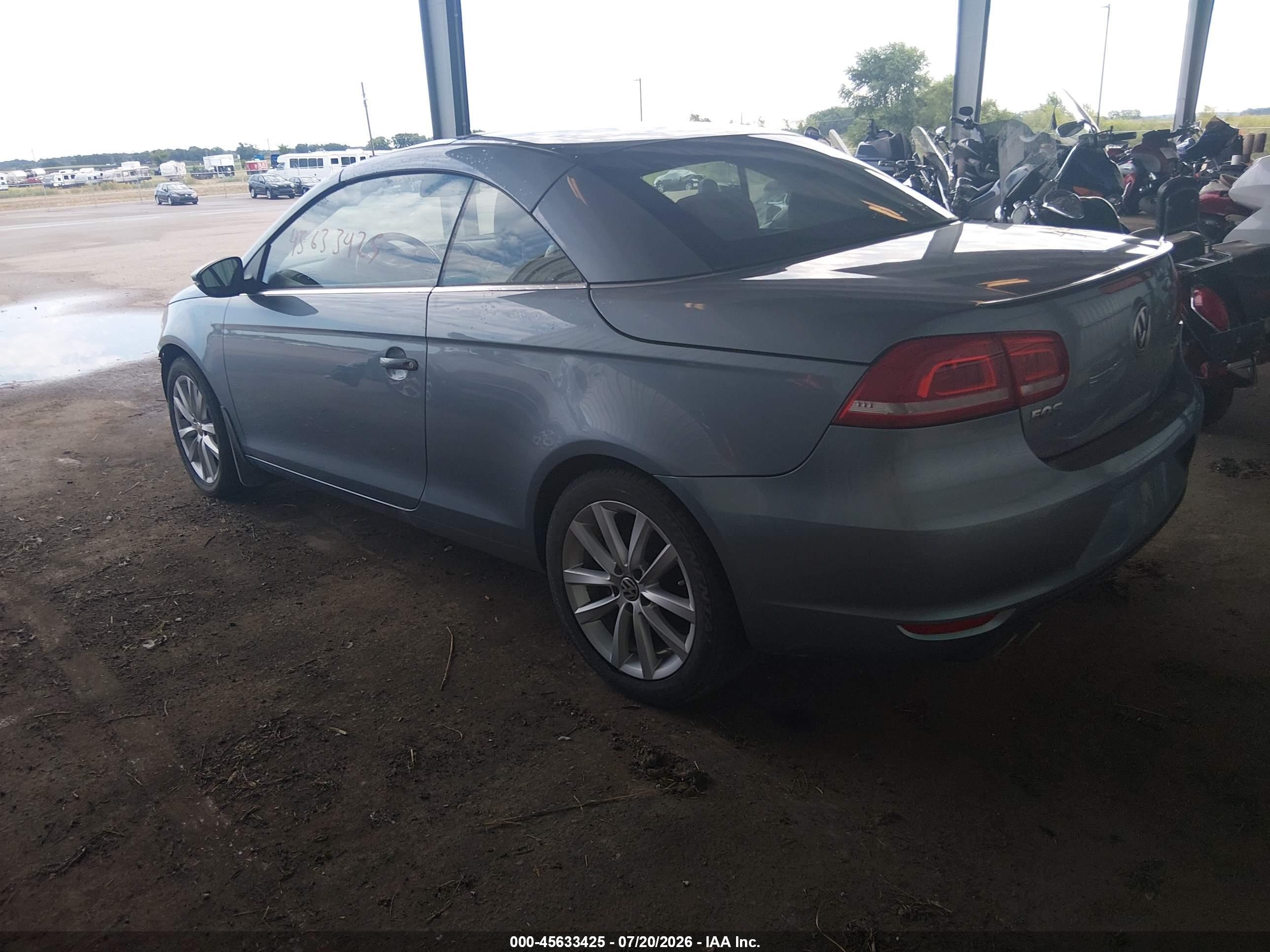 2014 Volkswagen Eos Komfort Light Blue vin: WVWBW8AH5EV003237