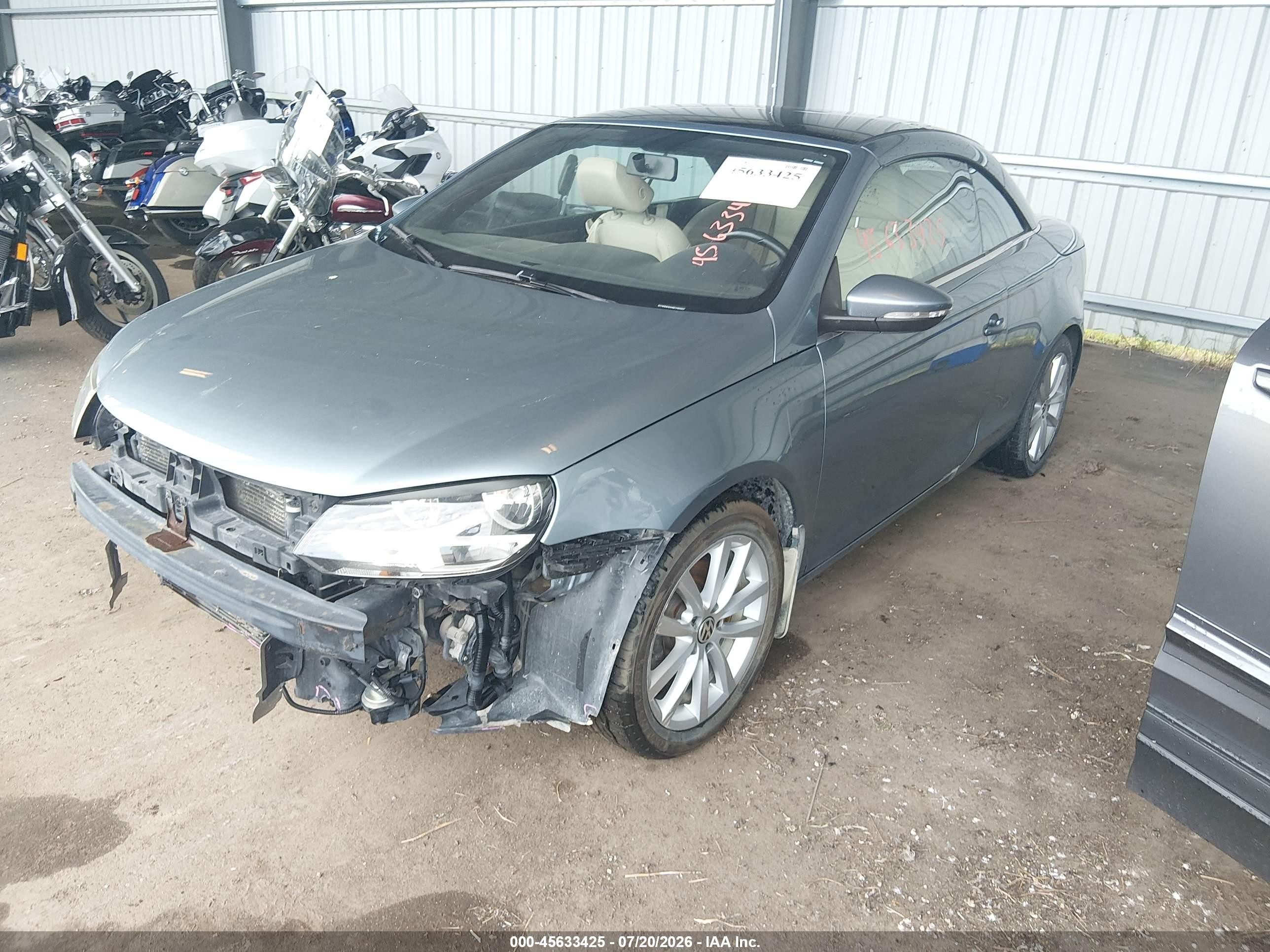 2014 Volkswagen Eos Komfort Light Blue vin: WVWBW8AH5EV003237