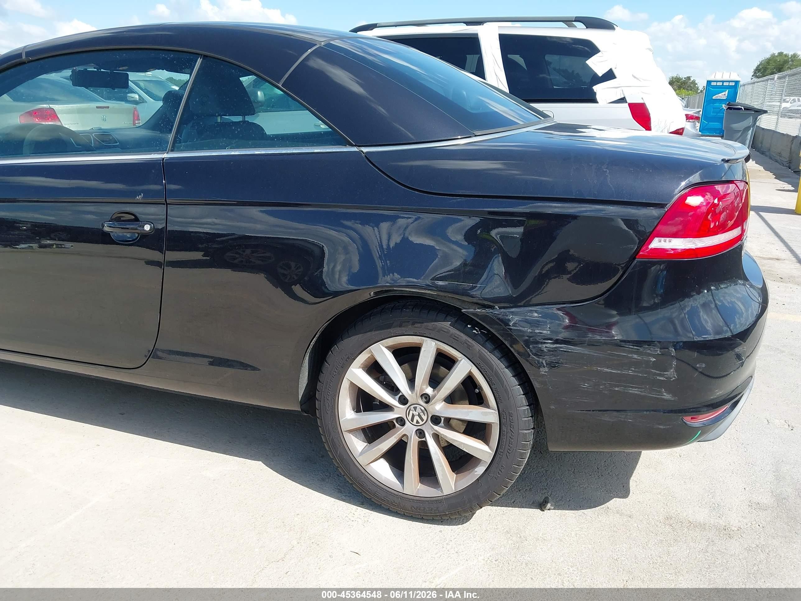 2013 Volkswagen Eos Komfort Black vin: WVWBW8AH6DV008963