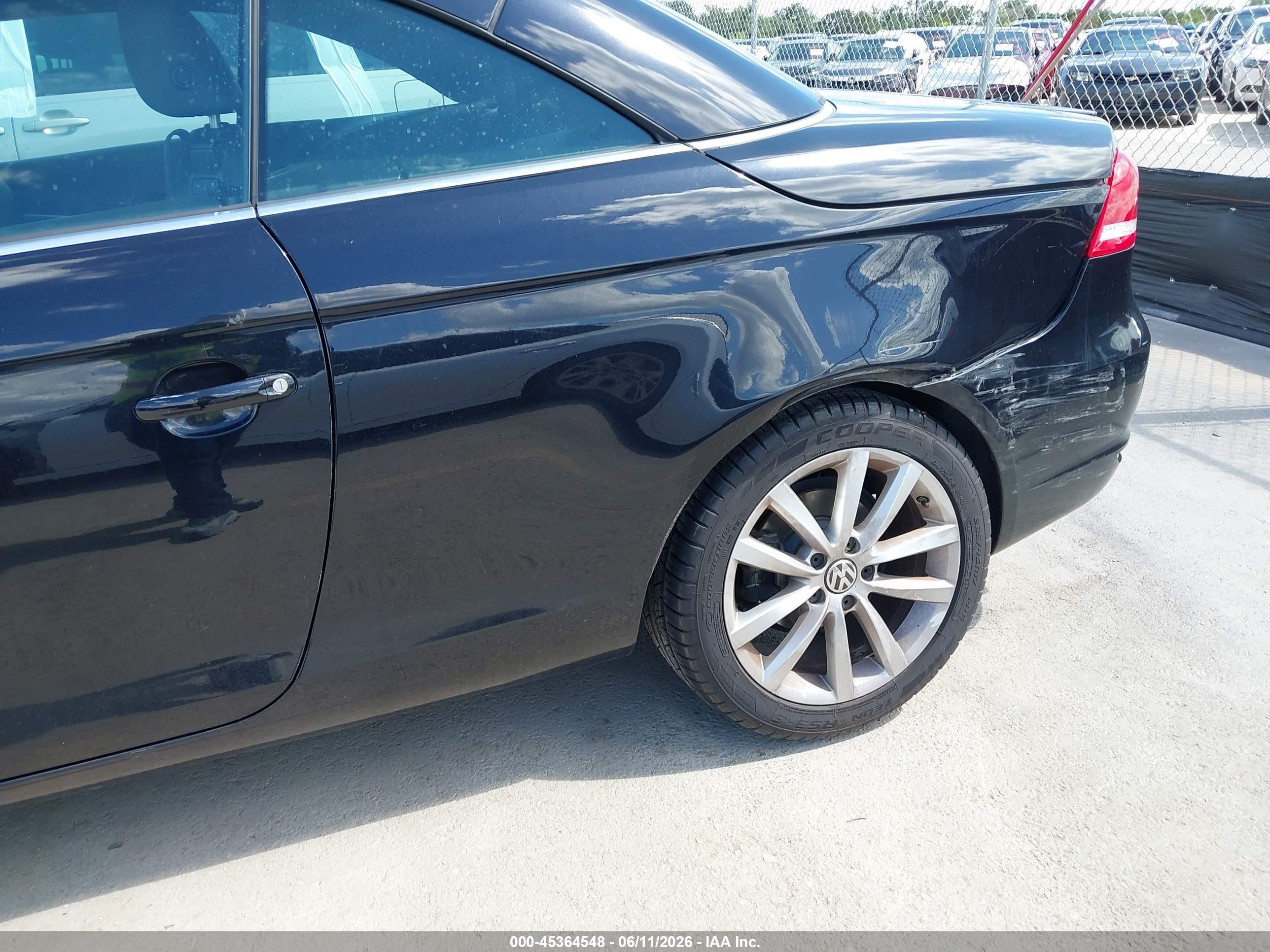 2013 Volkswagen Eos Komfort Black vin: WVWBW8AH6DV008963