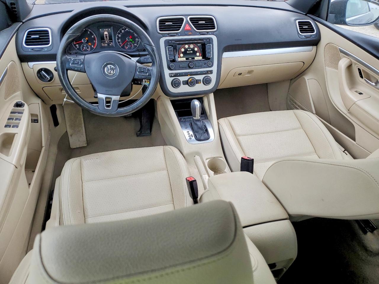 2016 Volkswagen Eos Komfort Brown vin: WVWBW8AH6GV000186