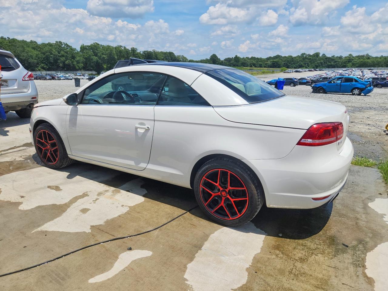 2013 Volkswagen Eos Komfort White vin: WVWBW8AH7DV000287