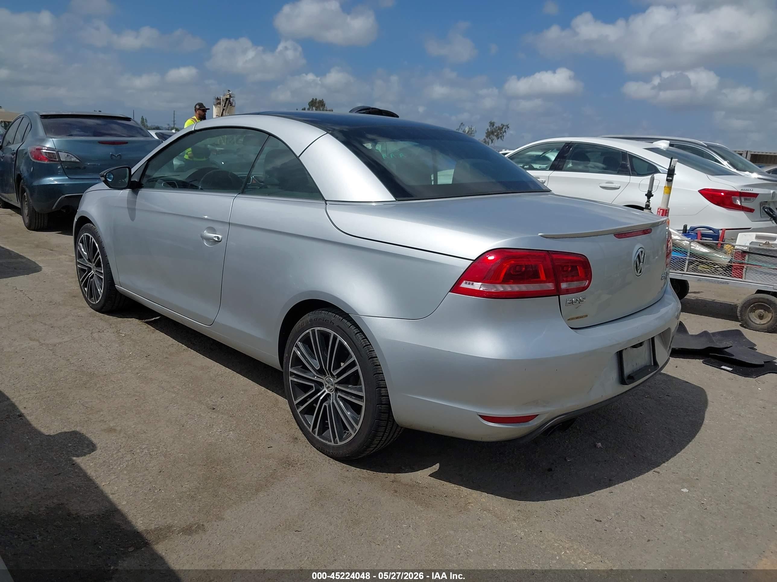 2013 Volkswagen Eos Sport Silver vin: WVWBW8AH7DV001424