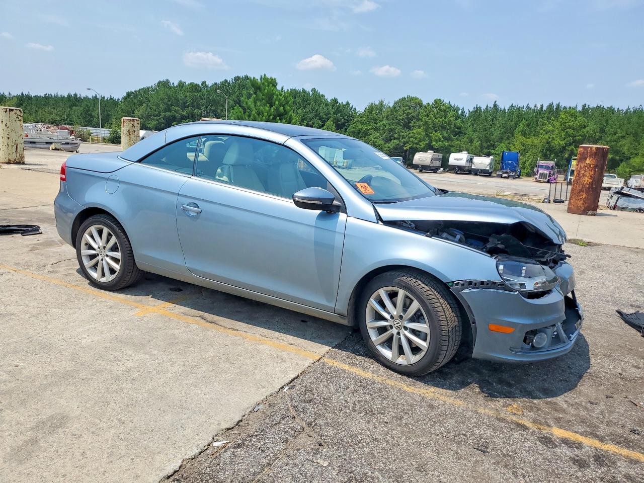 2014 Volkswagen Eos Komfort Blue vin: WVWBW8AH7EV000498