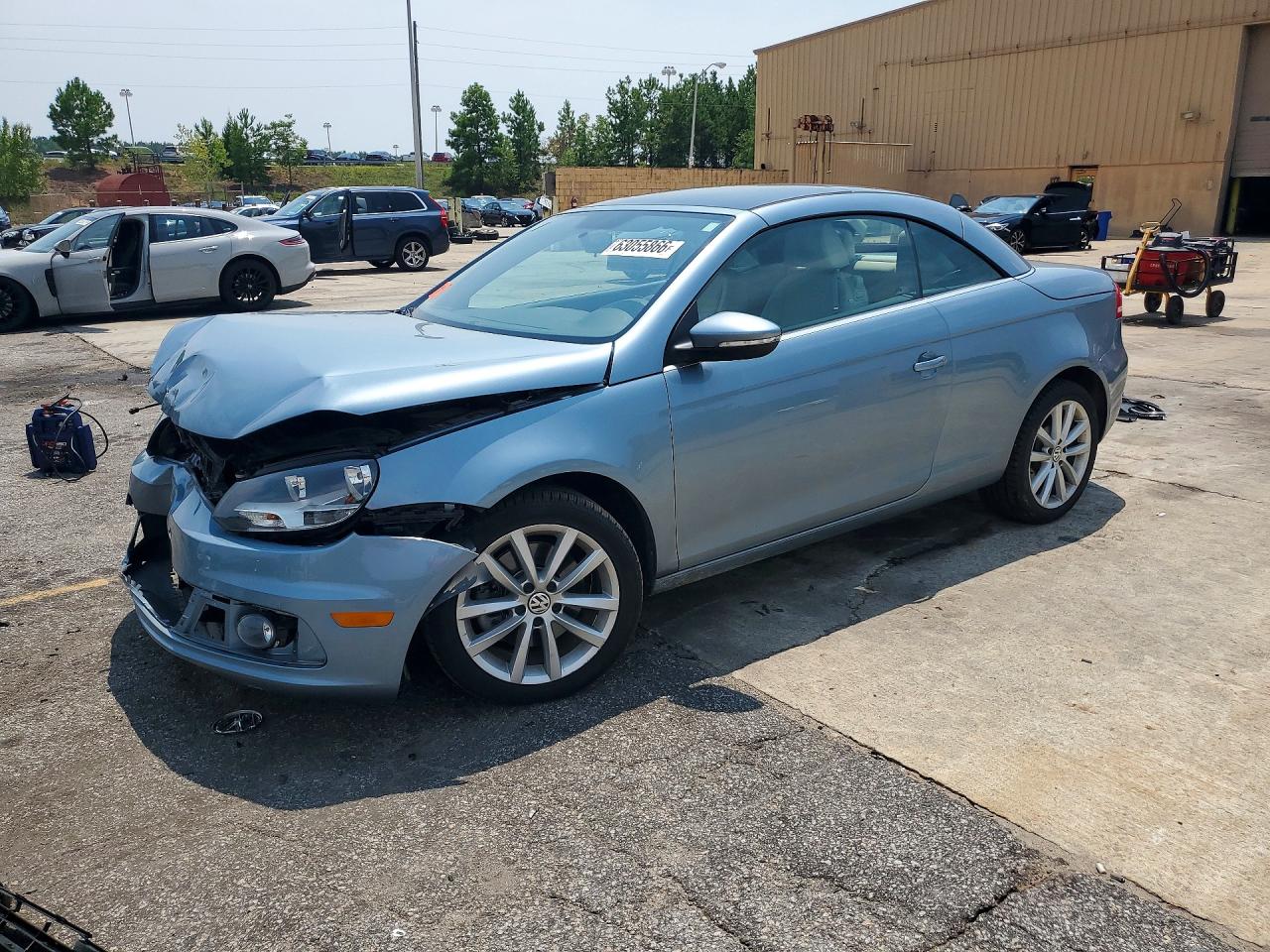 2014 Volkswagen Eos Komfort Blue vin: WVWBW8AH7EV000498