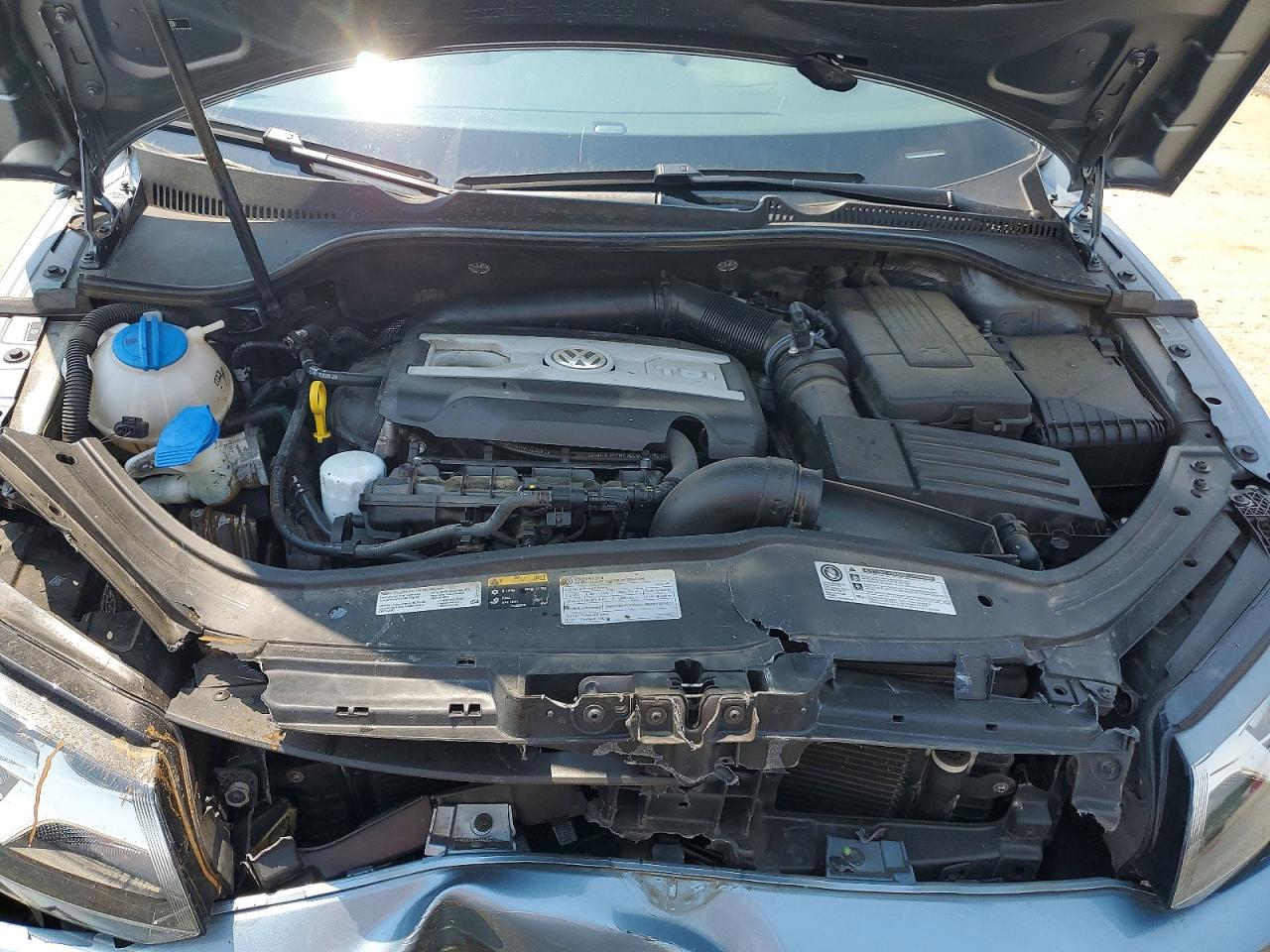 2014 Volkswagen Eos Komfort Blue vin: WVWBW8AH7EV000498