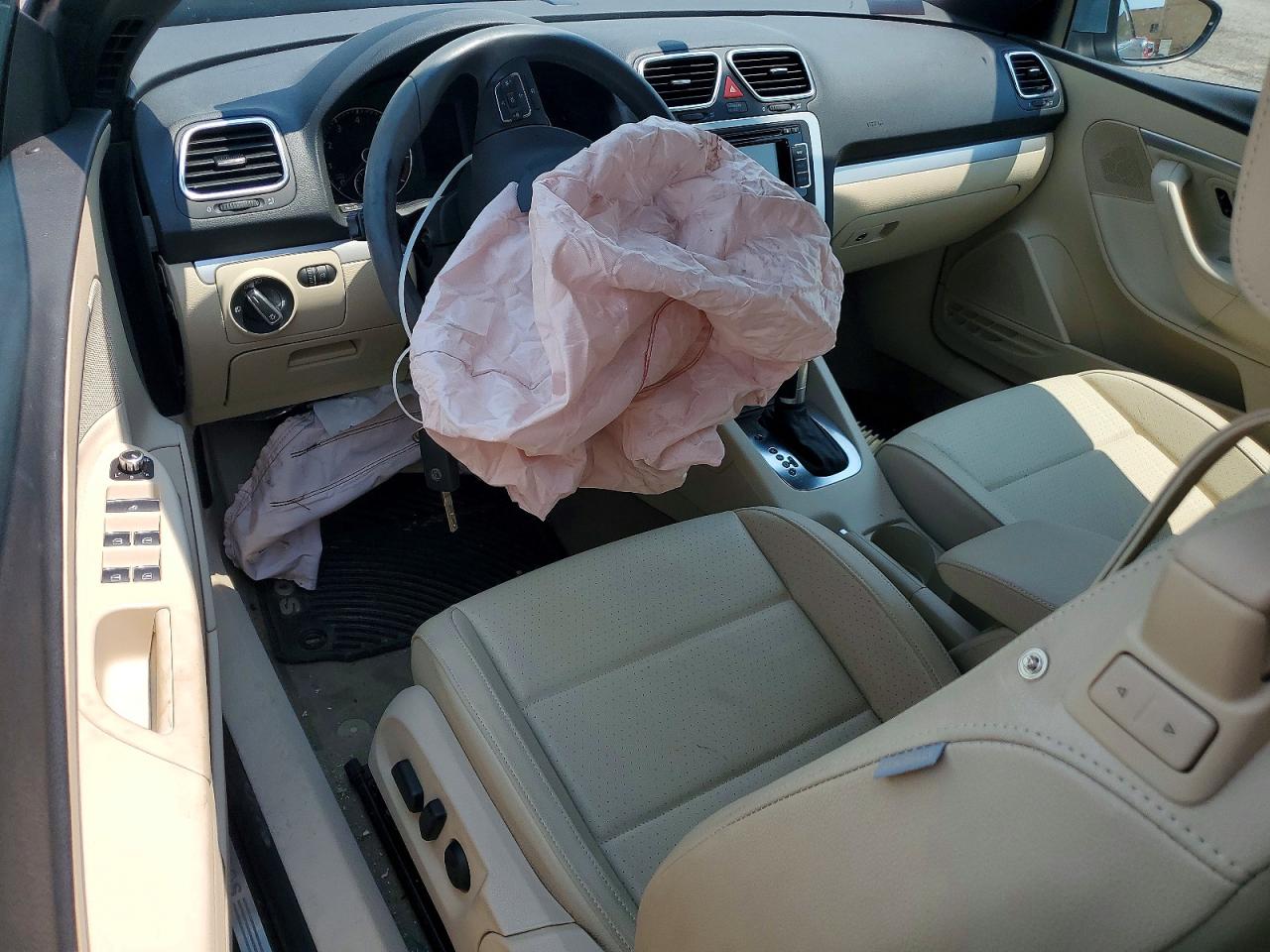 2014 Volkswagen Eos Komfort Blue vin: WVWBW8AH7EV000498