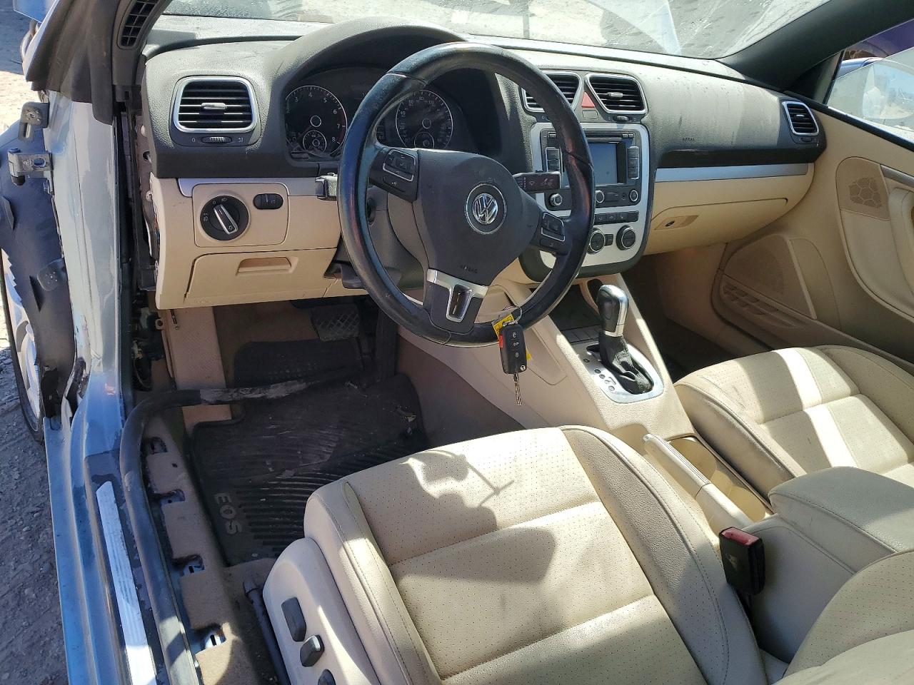2015 Volkswagen Eos Komfort Blue vin: WVWBW8AH7FV000597