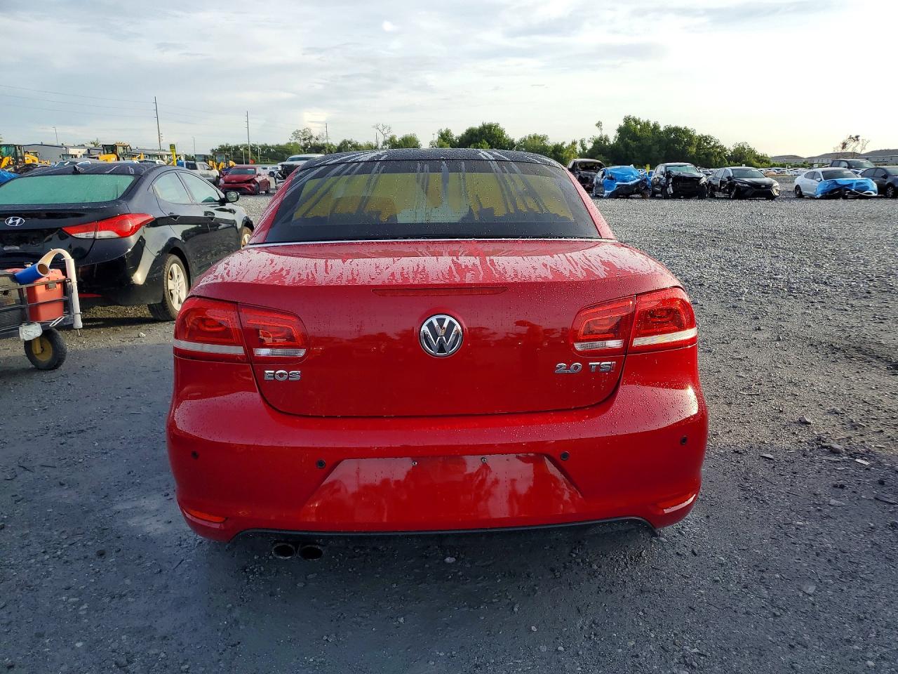 2013 Volkswagen Eos Komfort Красный vin: WVWBW8AH8DV005689