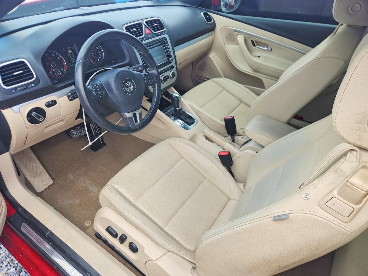 2013 Volkswagen Eos Komfort Красный vin: WVWBW8AH8DV005689
