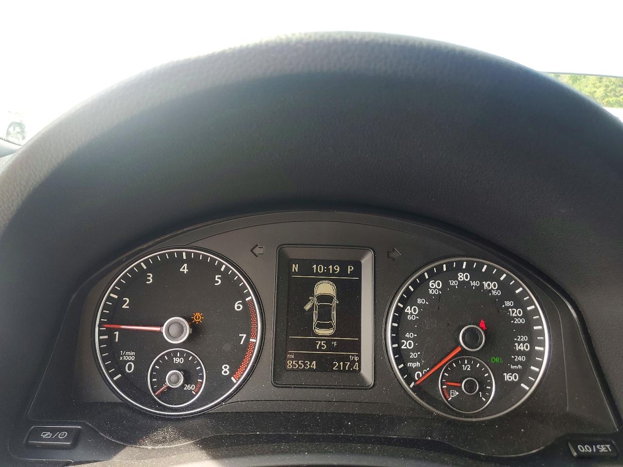2013 Volkswagen Eos Komfort Silver vin: WVWBW8AH8DV008463