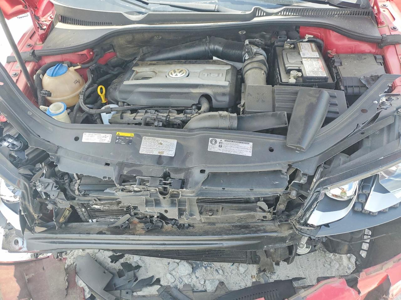 2014 Volkswagen Eos Komfort Red vin: WVWBW8AH8EV002082