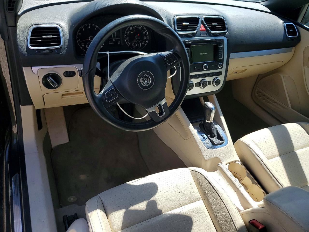 2014 Volkswagen Eos Komfort Черный vin: WVWBW8AH8EV005919