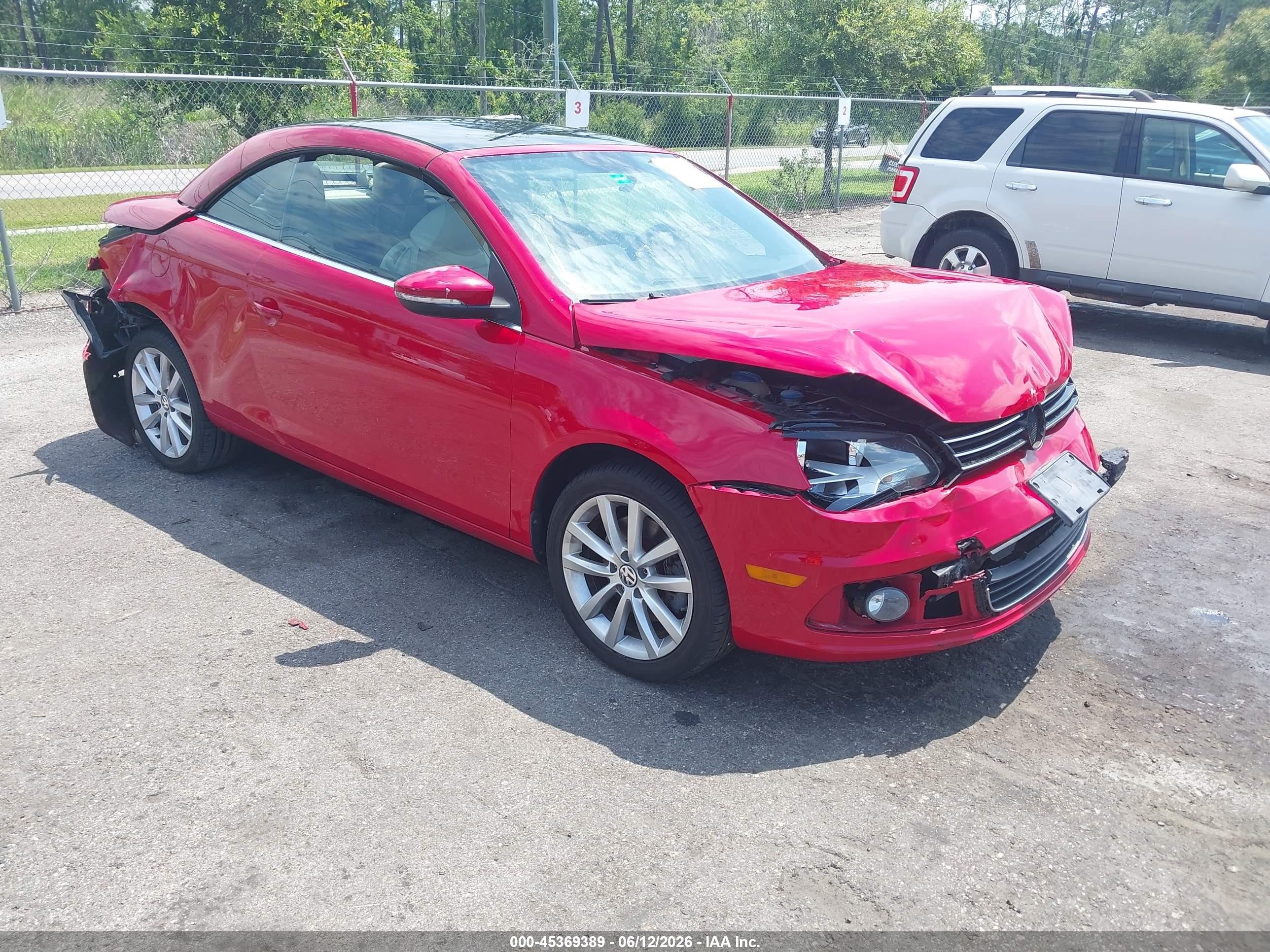 2013 Volkswagen Eos Komfort Red vin: WVWBW8AH9DV001313