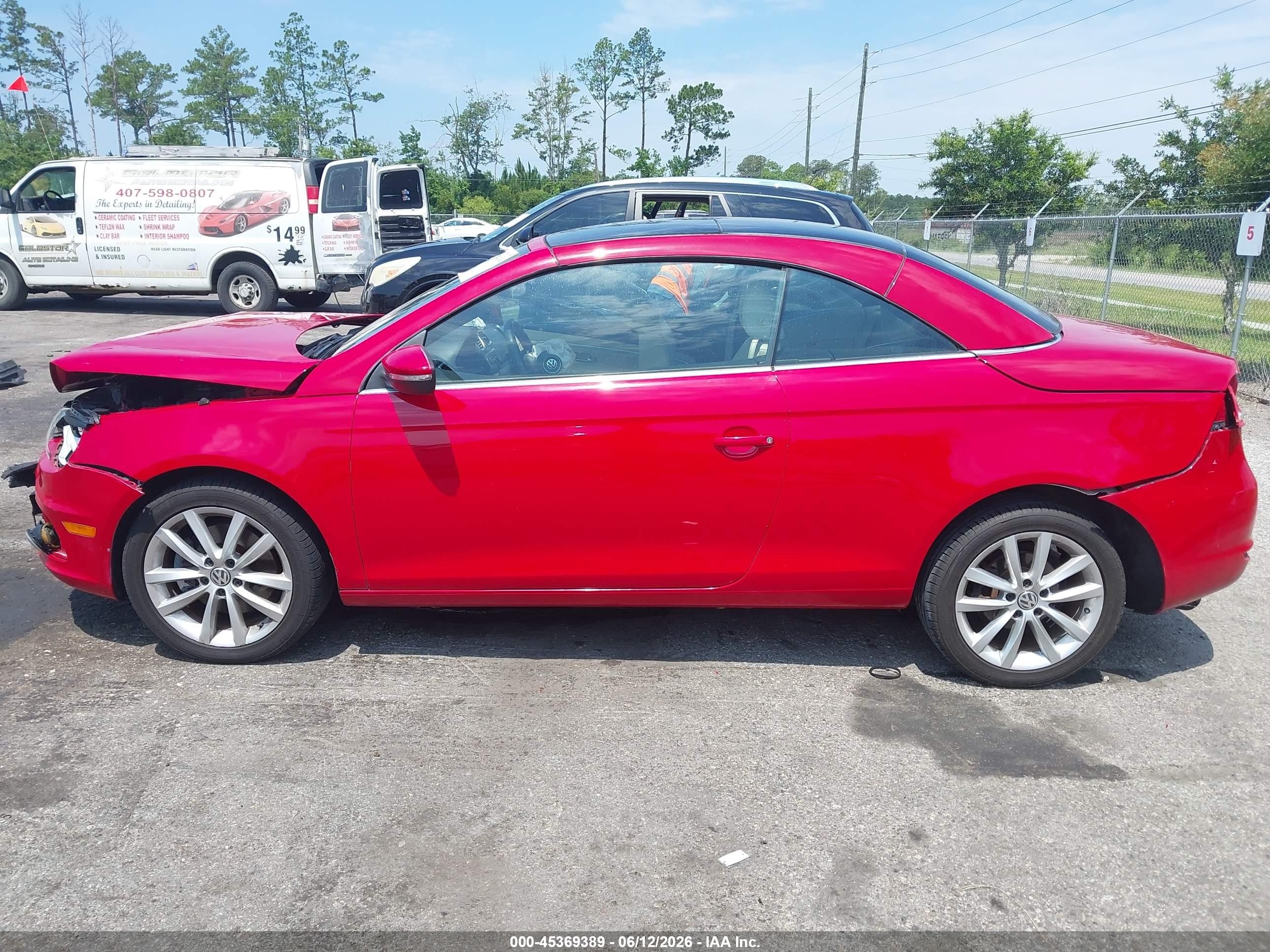 2013 Volkswagen Eos Komfort Red vin: WVWBW8AH9DV001313