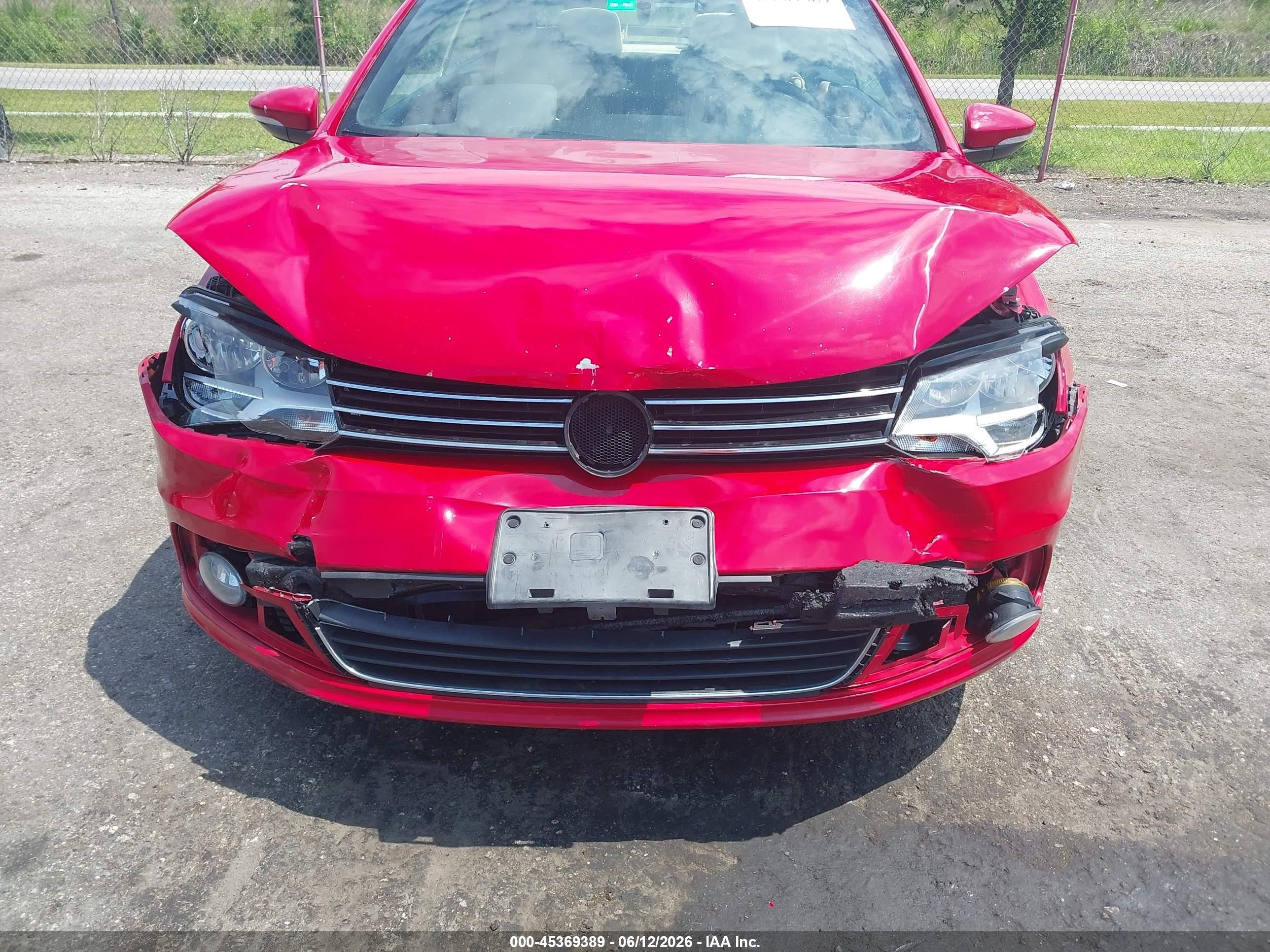 2013 Volkswagen Eos Komfort Red vin: WVWBW8AH9DV001313