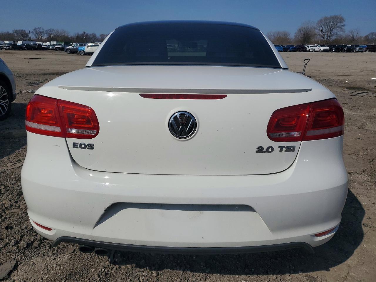2013 Volkswagen Eos Komfort White vin: WVWBW8AH9DV005751