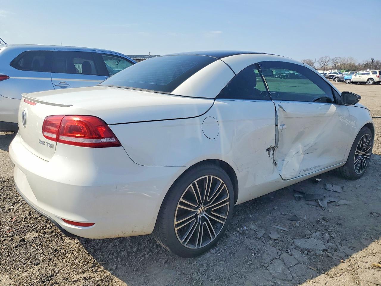 2013 Volkswagen Eos Komfort White vin: WVWBW8AH9DV005751