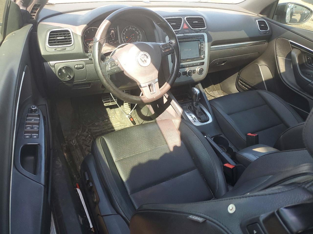 2013 Volkswagen Eos Komfort White vin: WVWBW8AH9DV005751