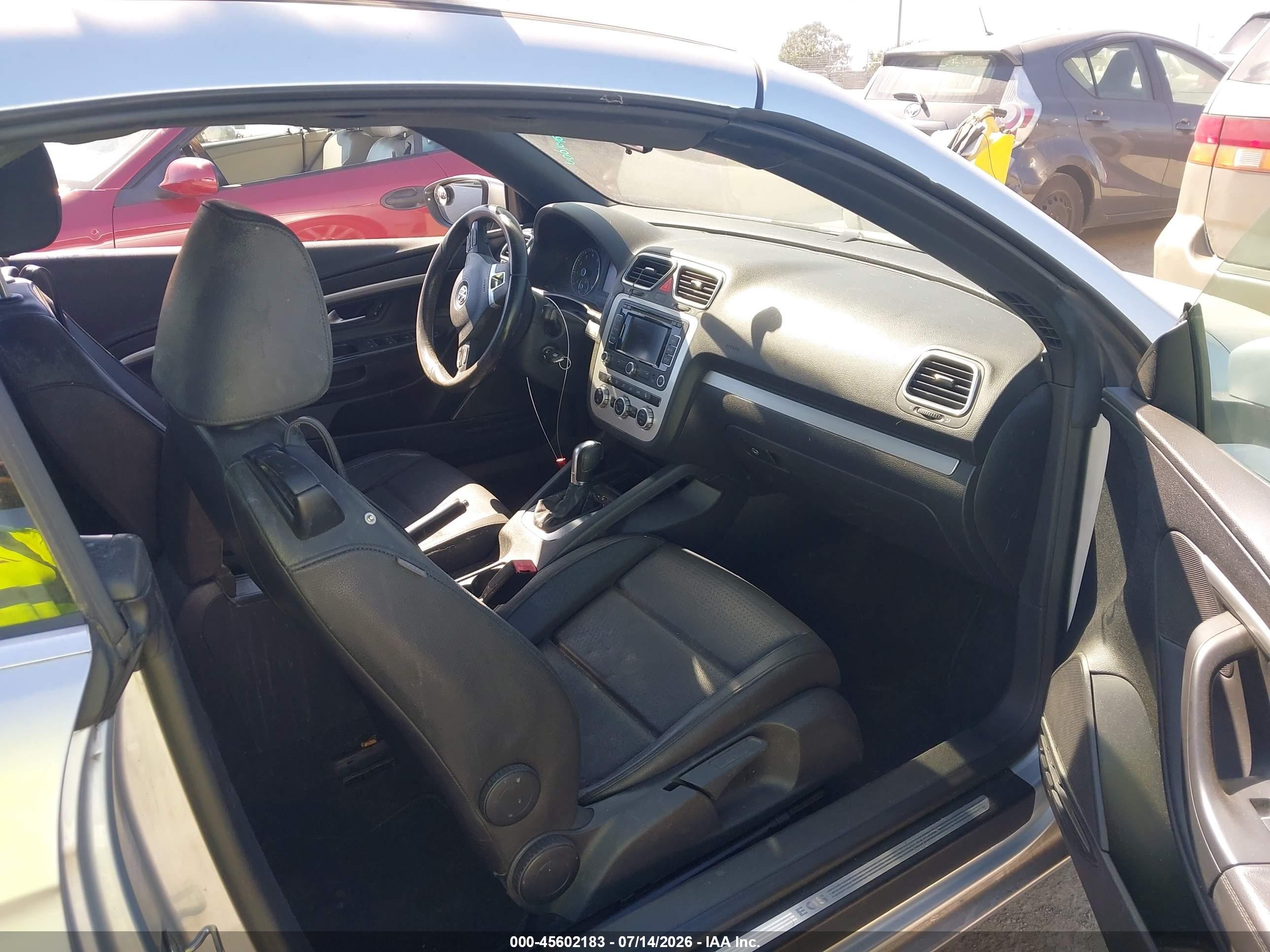 2014 Volkswagen Eos Komfort Silver vin: WVWBW8AH9EV006397