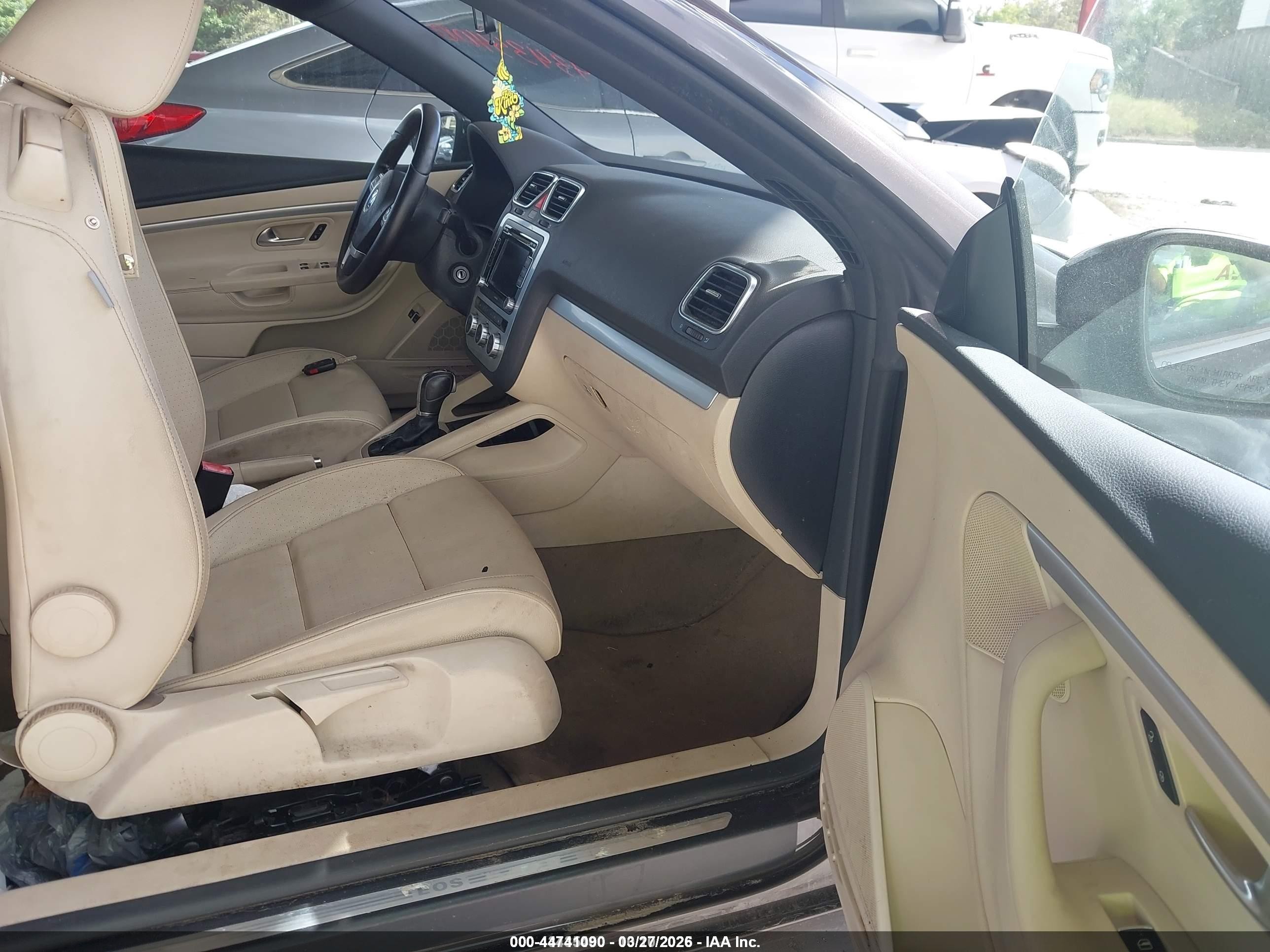 2013 Volkswagen Eos Komfort Brown vin: WVWBW8AHXDV001529