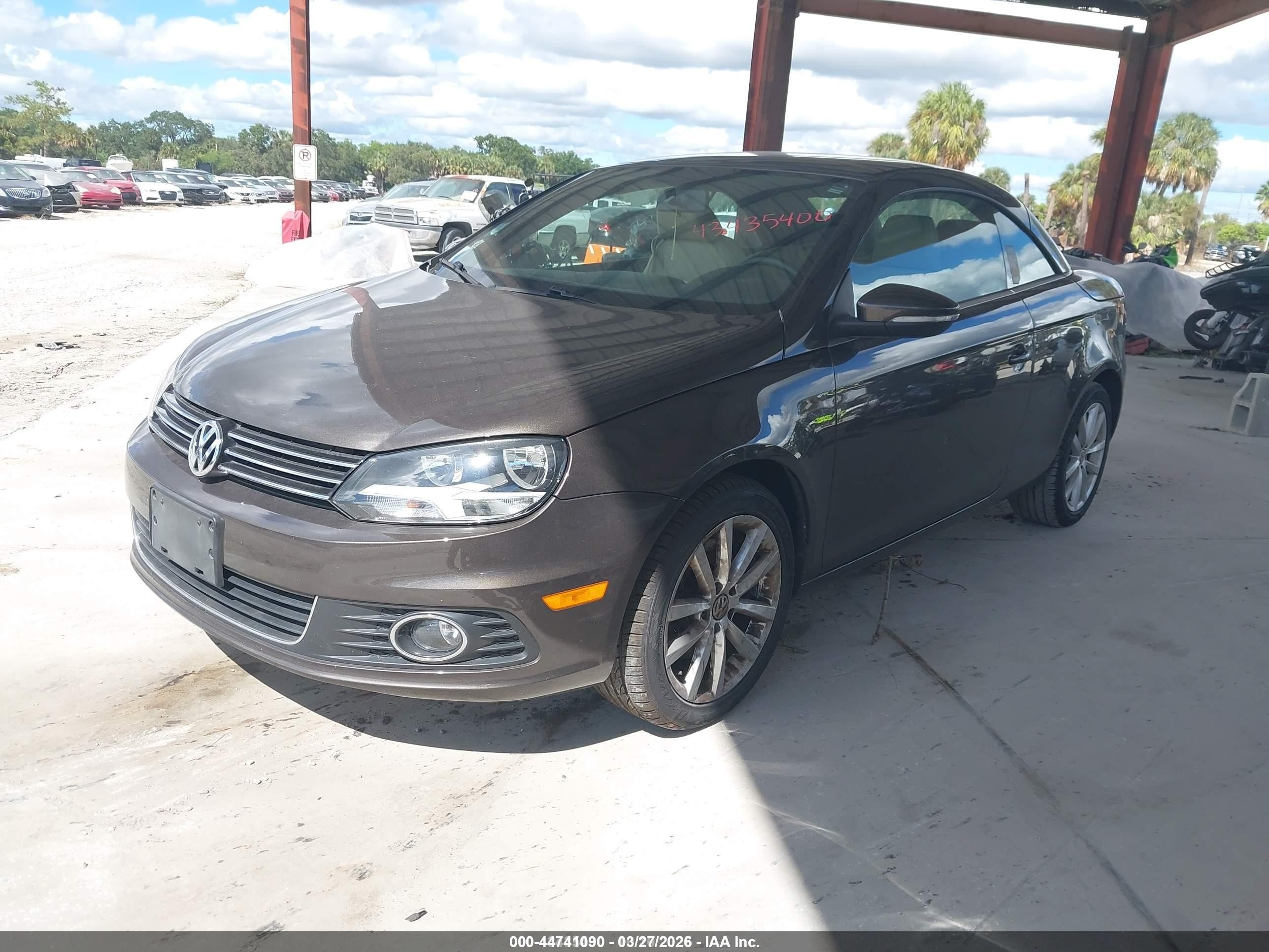 2013 Volkswagen Eos Komfort Brown vin: WVWBW8AHXDV001529