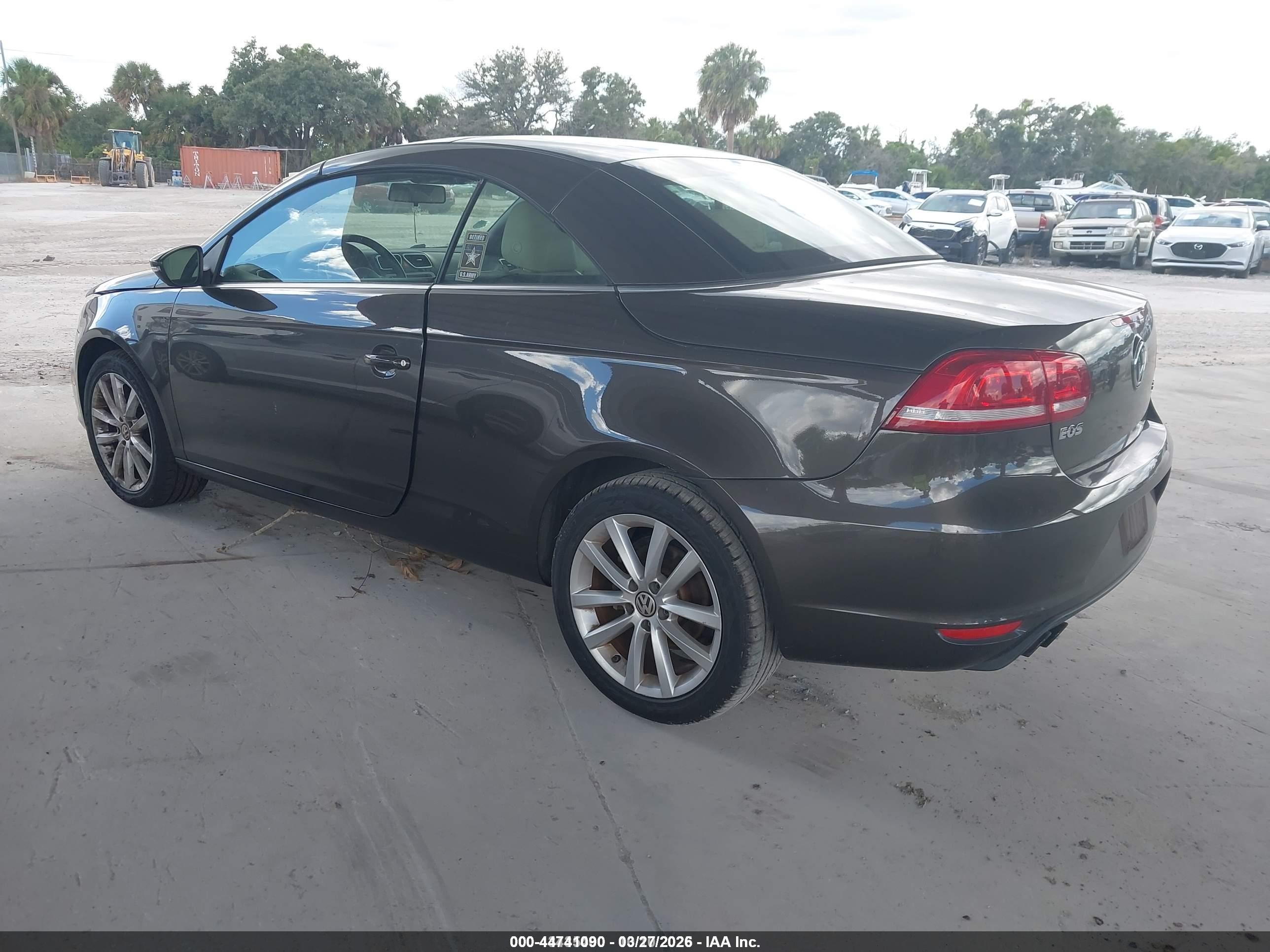 2013 Volkswagen Eos Komfort Brown vin: WVWBW8AHXDV001529