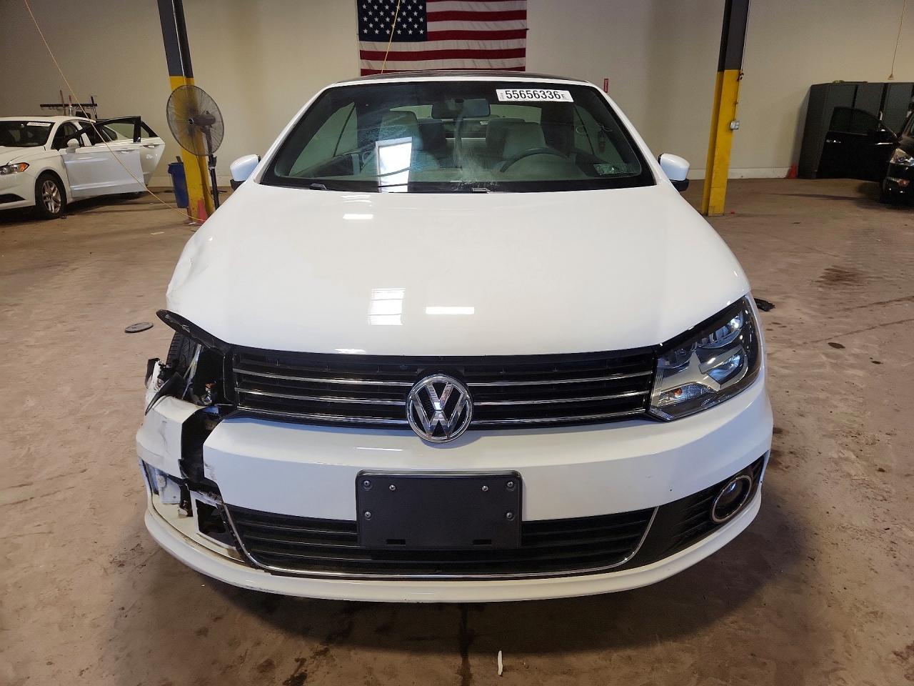 2014 Volkswagen Eos Komfort White vin: WVWBW8AHXEV001080