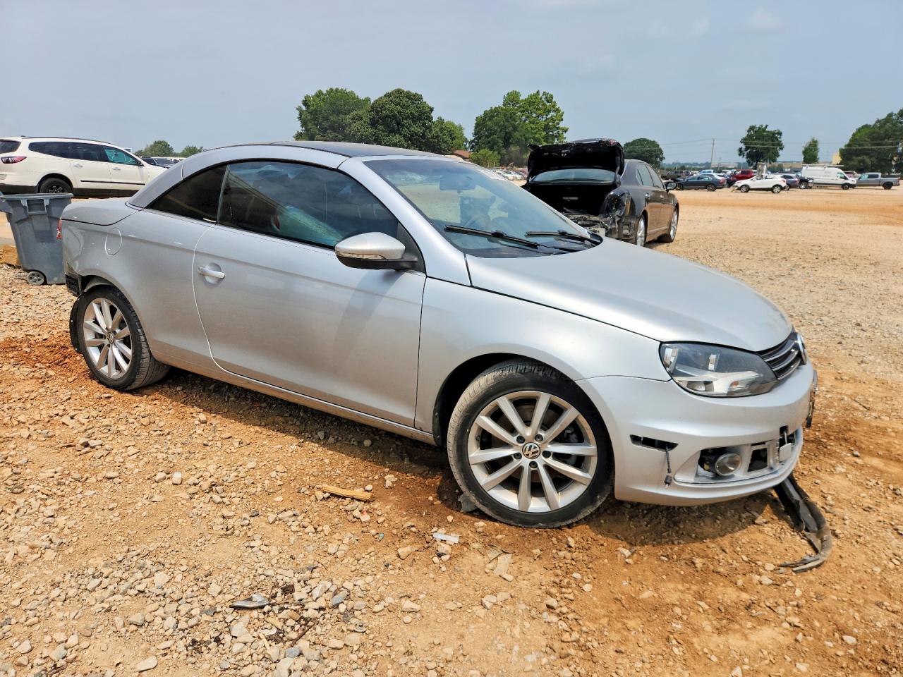 2015 Volkswagen Eos Komfort Silver vin: WVWBW8AHXFV002621