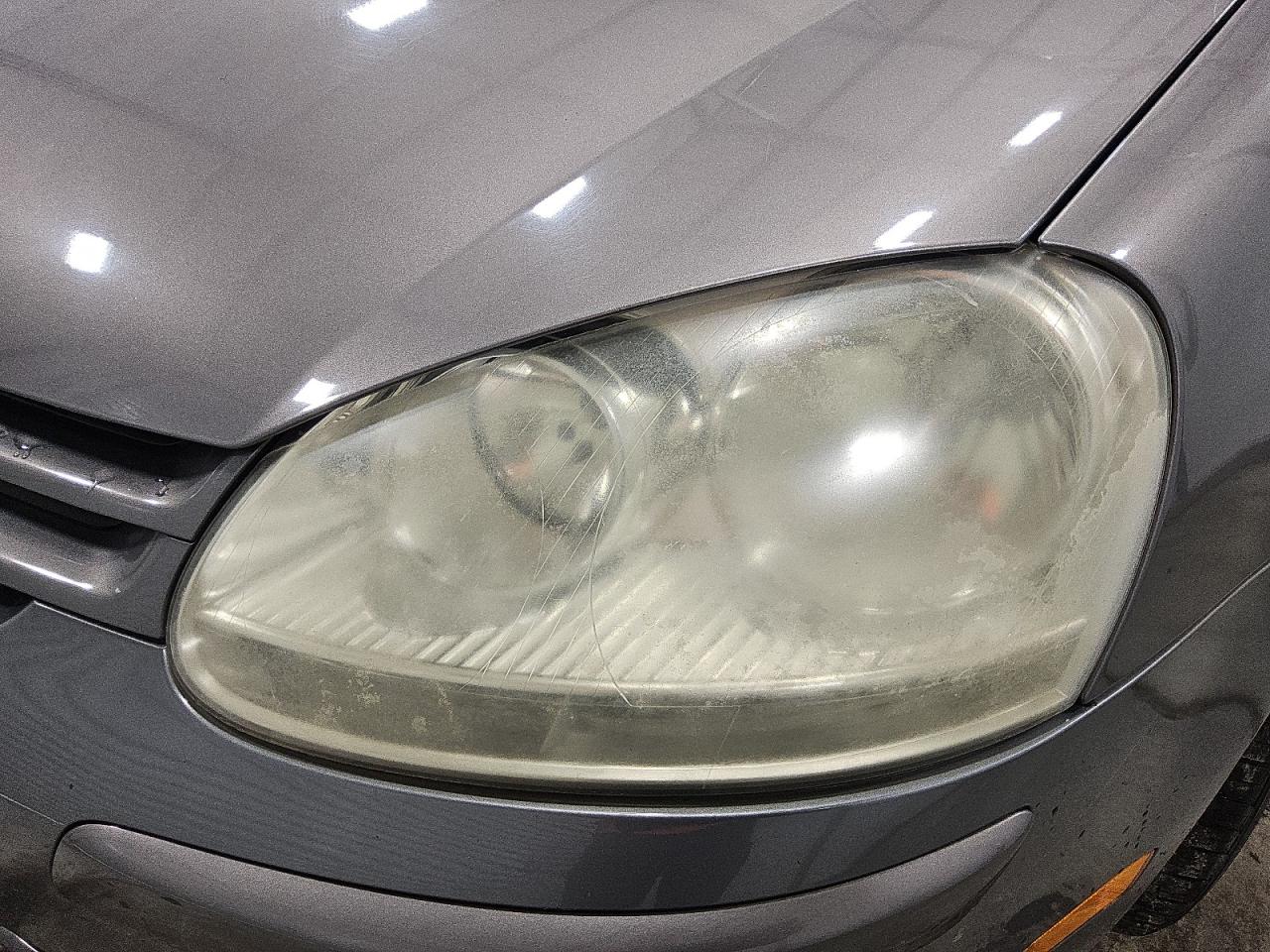 2008 Volkswagen Rabbit Серый vin: WVWCA71K88W200619 Damage: Left Head Lamp, Faded, Repair Required