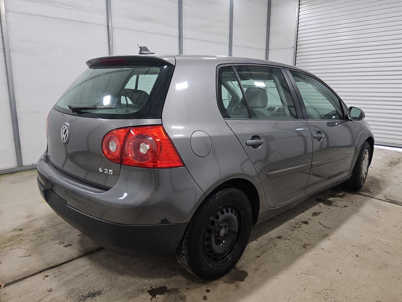 2008 Volkswagen Rabbit Серый vin: WVWCA71K88W200619 Damage: Right Rear Wheel Cover, Missing, Replacement Required