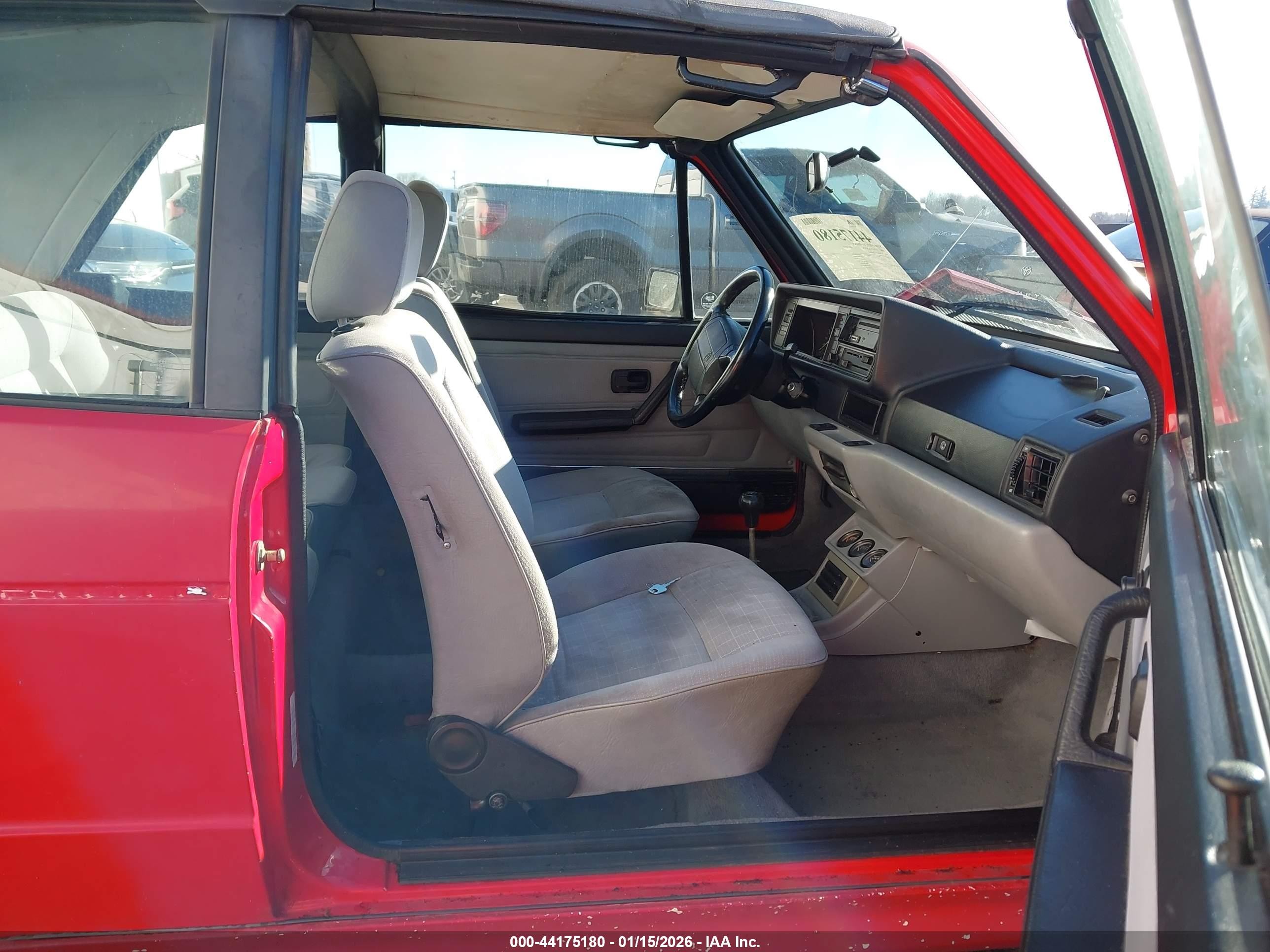 1990 Volkswagen Cabriolet   Red vin: WVWCB5151LK004601