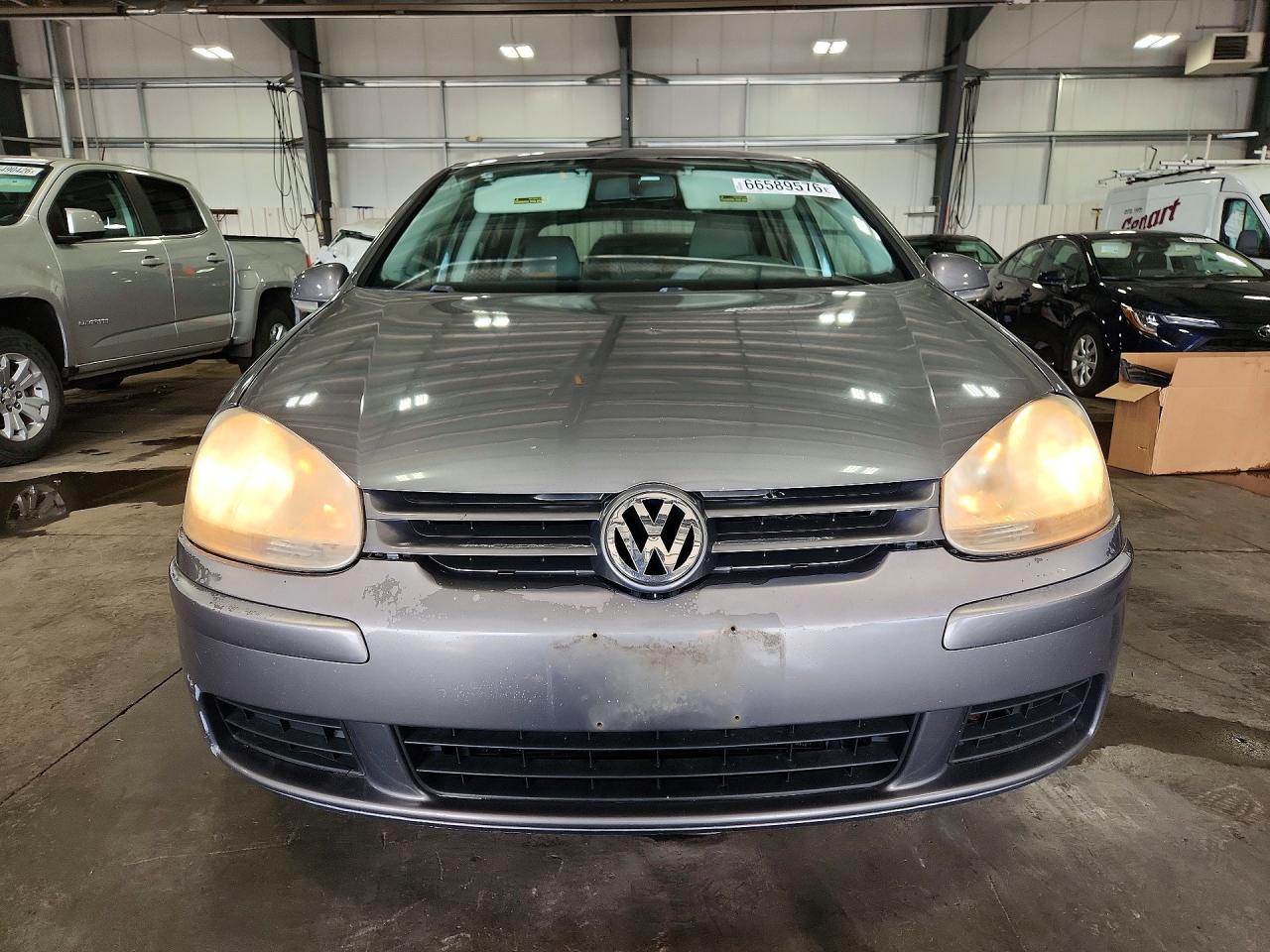 2008 Volkswagen Rabbit Silver vin: WVWCB71K28W290976