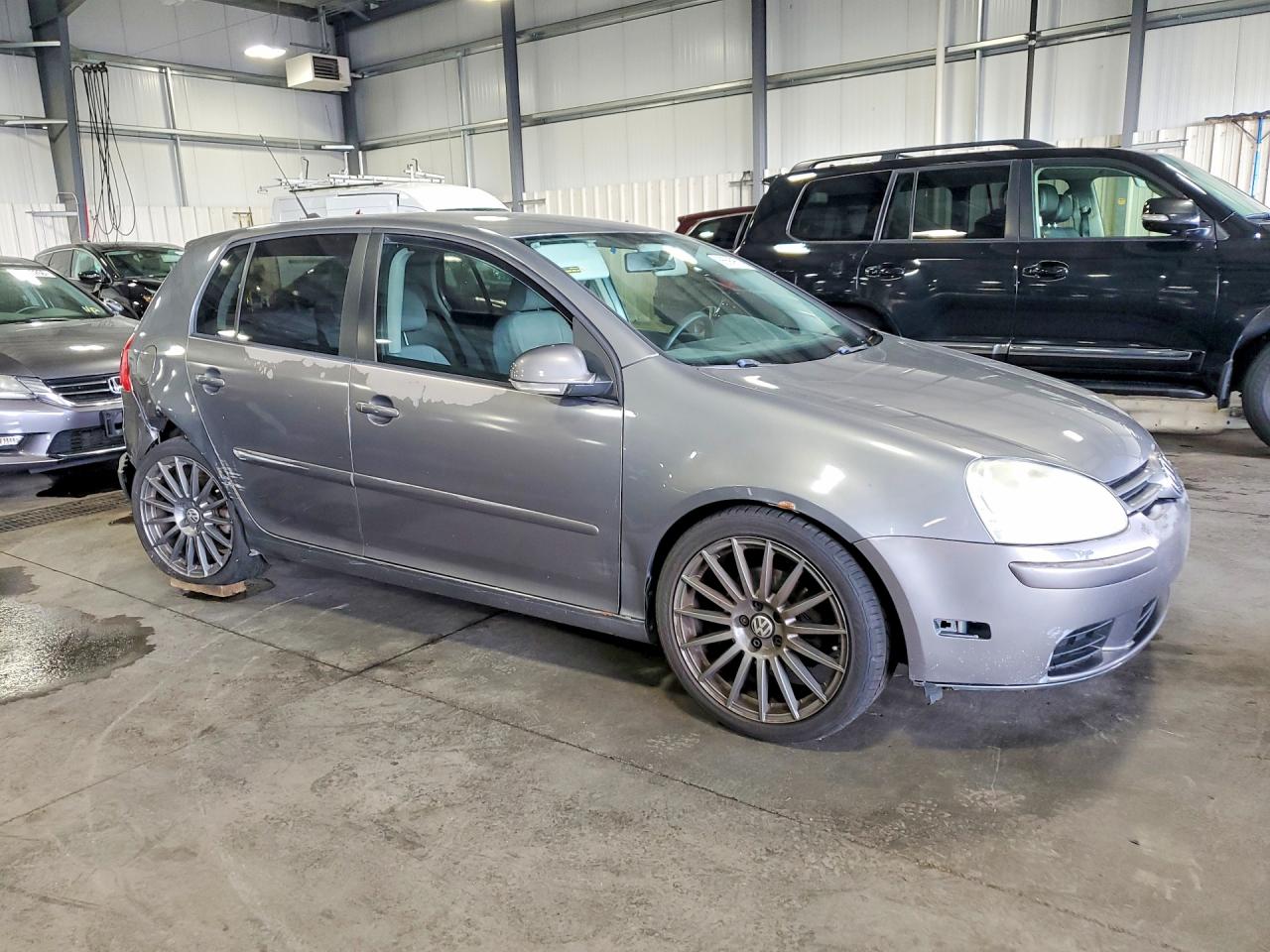 2008 Volkswagen Rabbit Silver vin: WVWCB71K28W290976