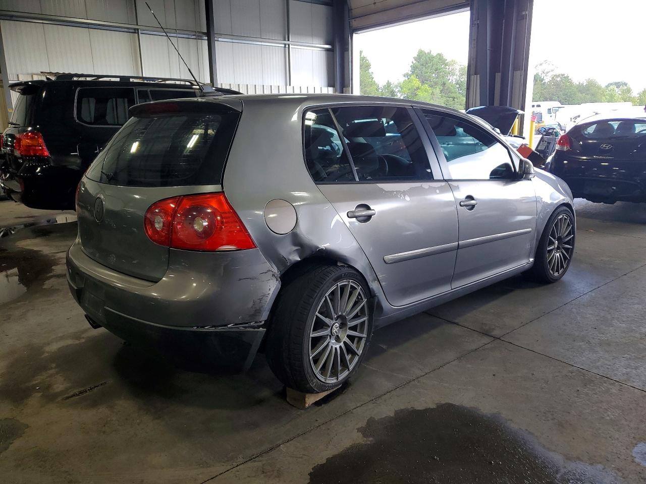 2008 Volkswagen Rabbit Silver vin: WVWCB71K28W290976