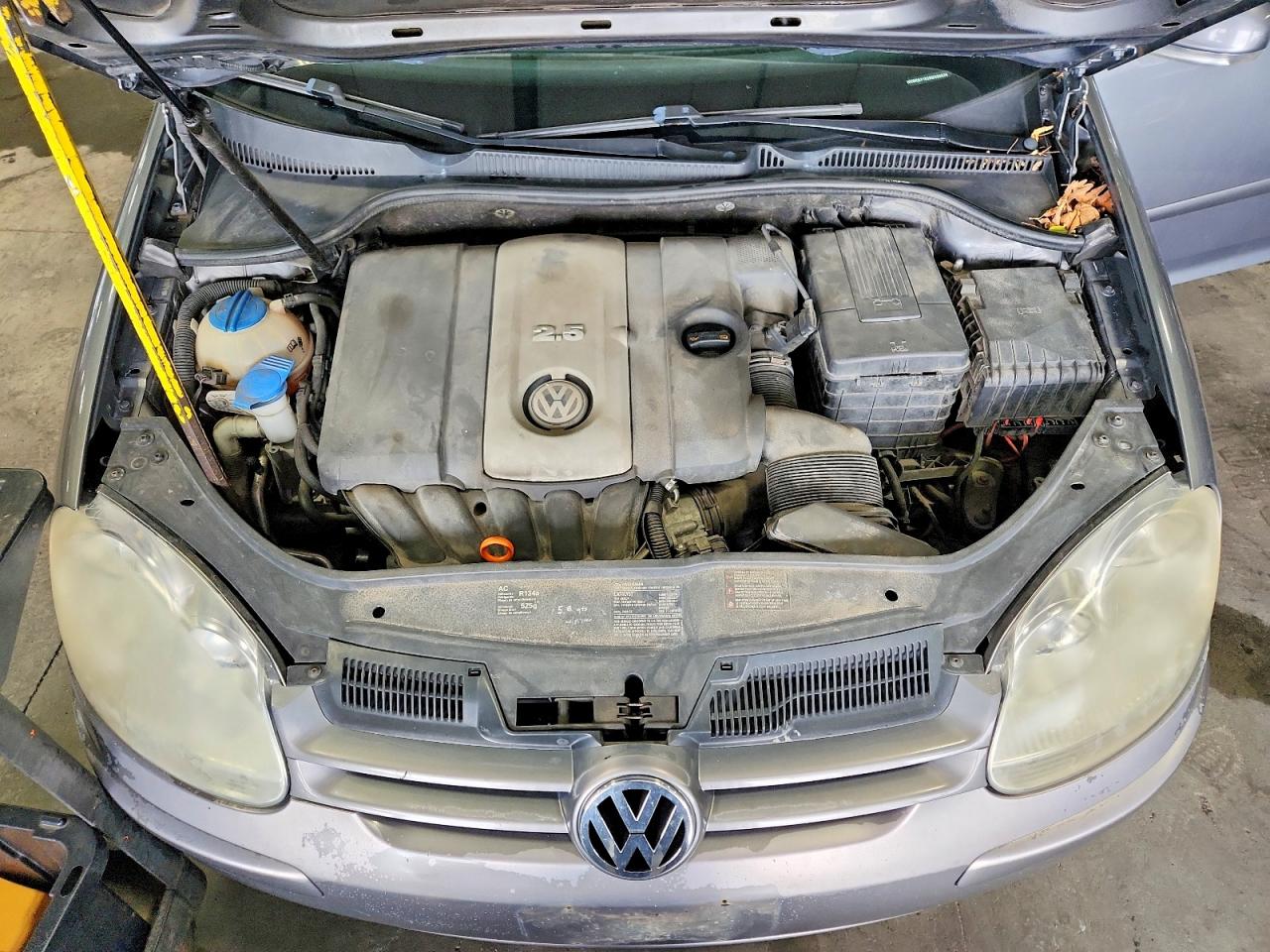 2008 Volkswagen Rabbit Silver vin: WVWCB71K28W290976