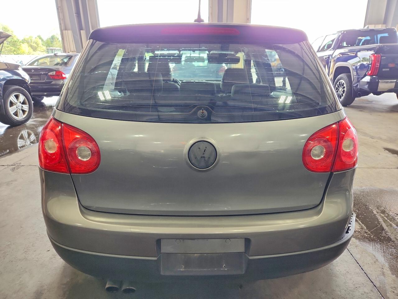 2008 Volkswagen Rabbit Silver vin: WVWCB71K28W290976