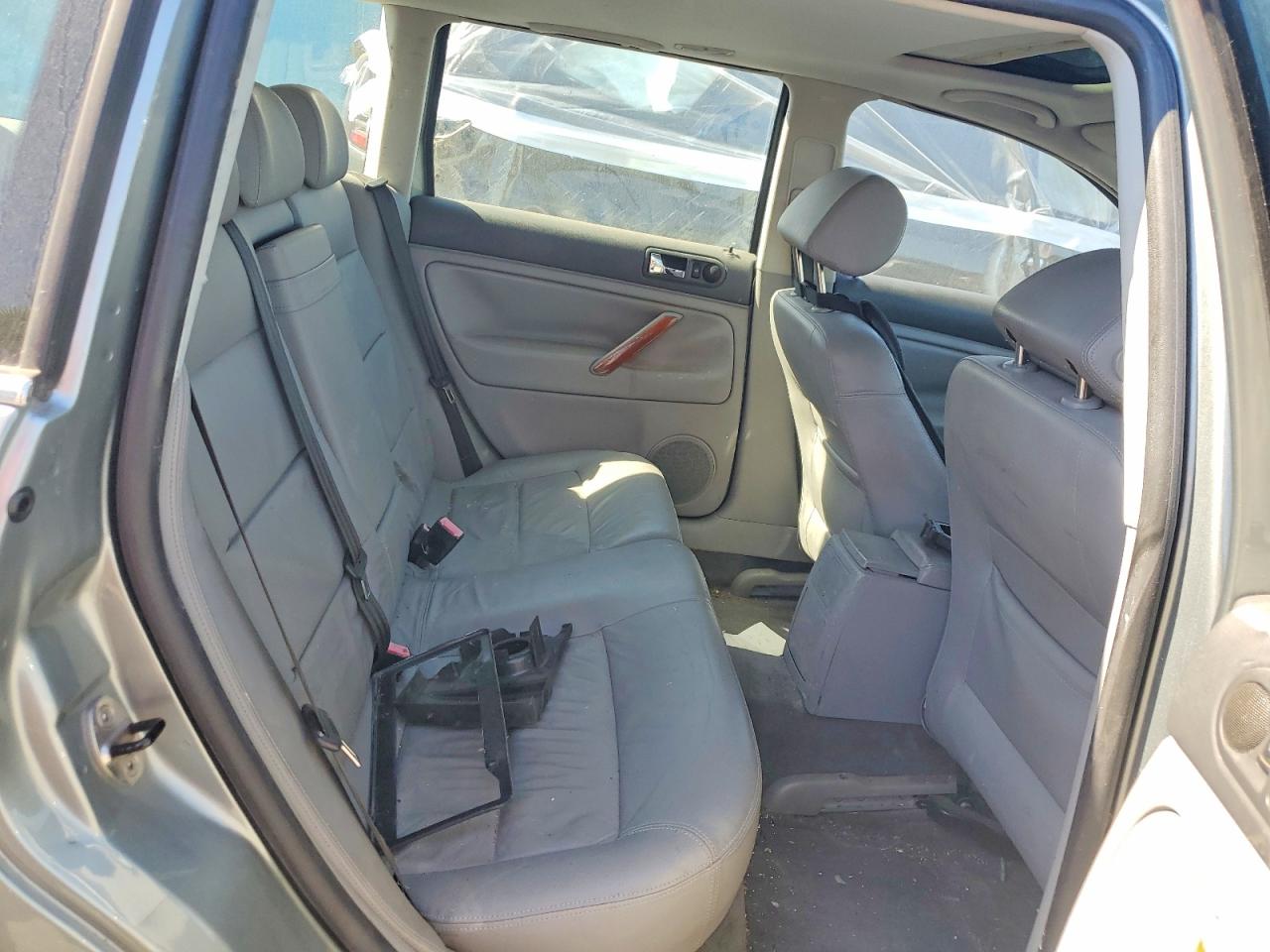 2005 Volkswagen Passat Gls Gray vin: WVWCD63B35E011635