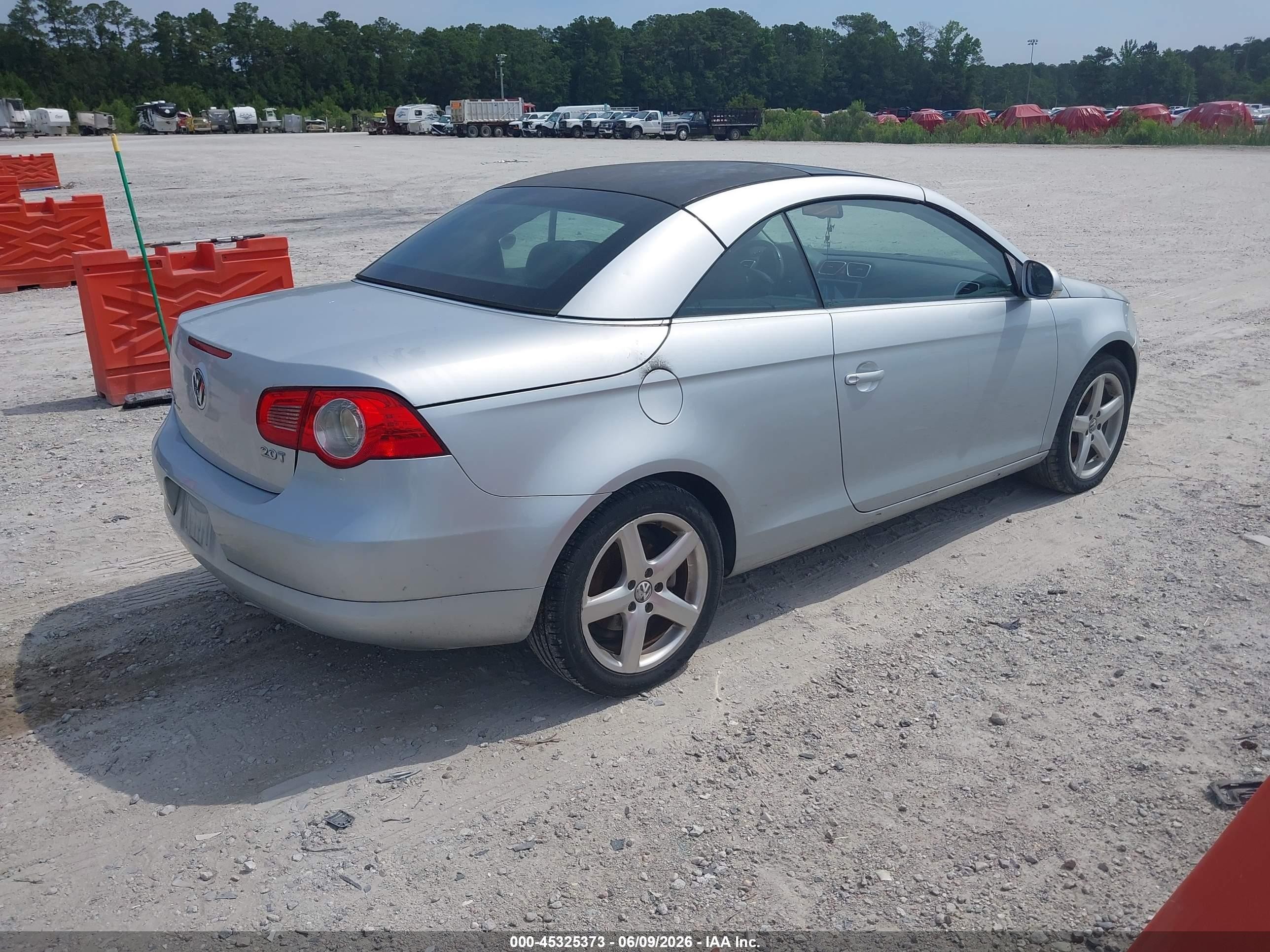 2007 Volkswagen Eos 2.0t Silver vin: WVWDA71F57V018596