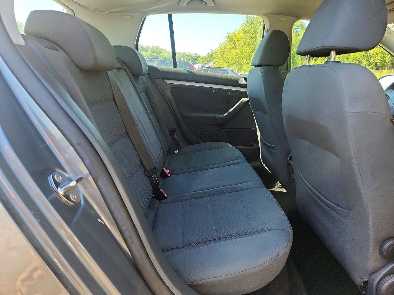 2008 Volkswagen Rabbit Gray vin: WVWDA71K18W122799