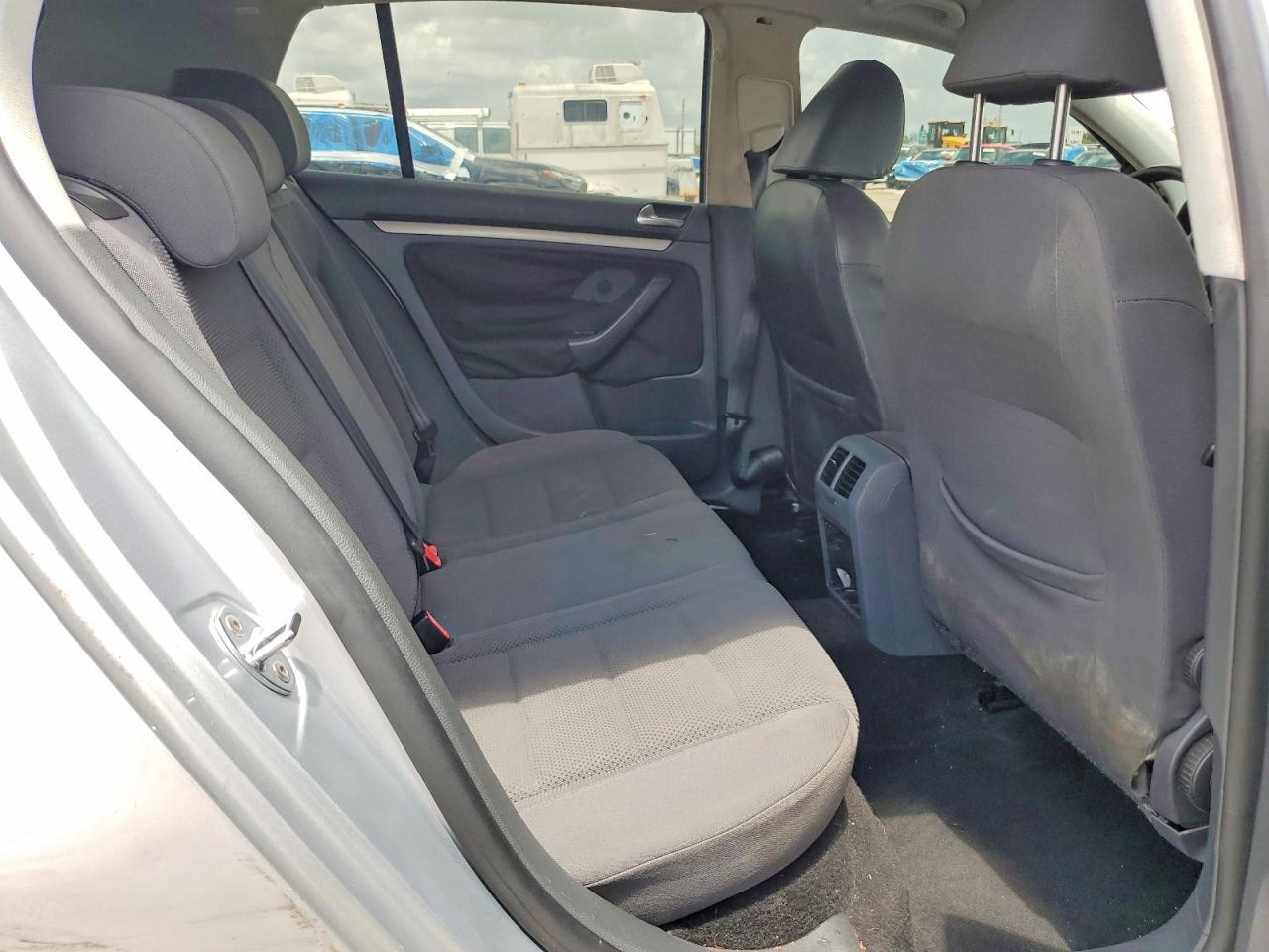 2009 Volkswagen Rabbit Серебряный vin: WVWDA71K19W145792