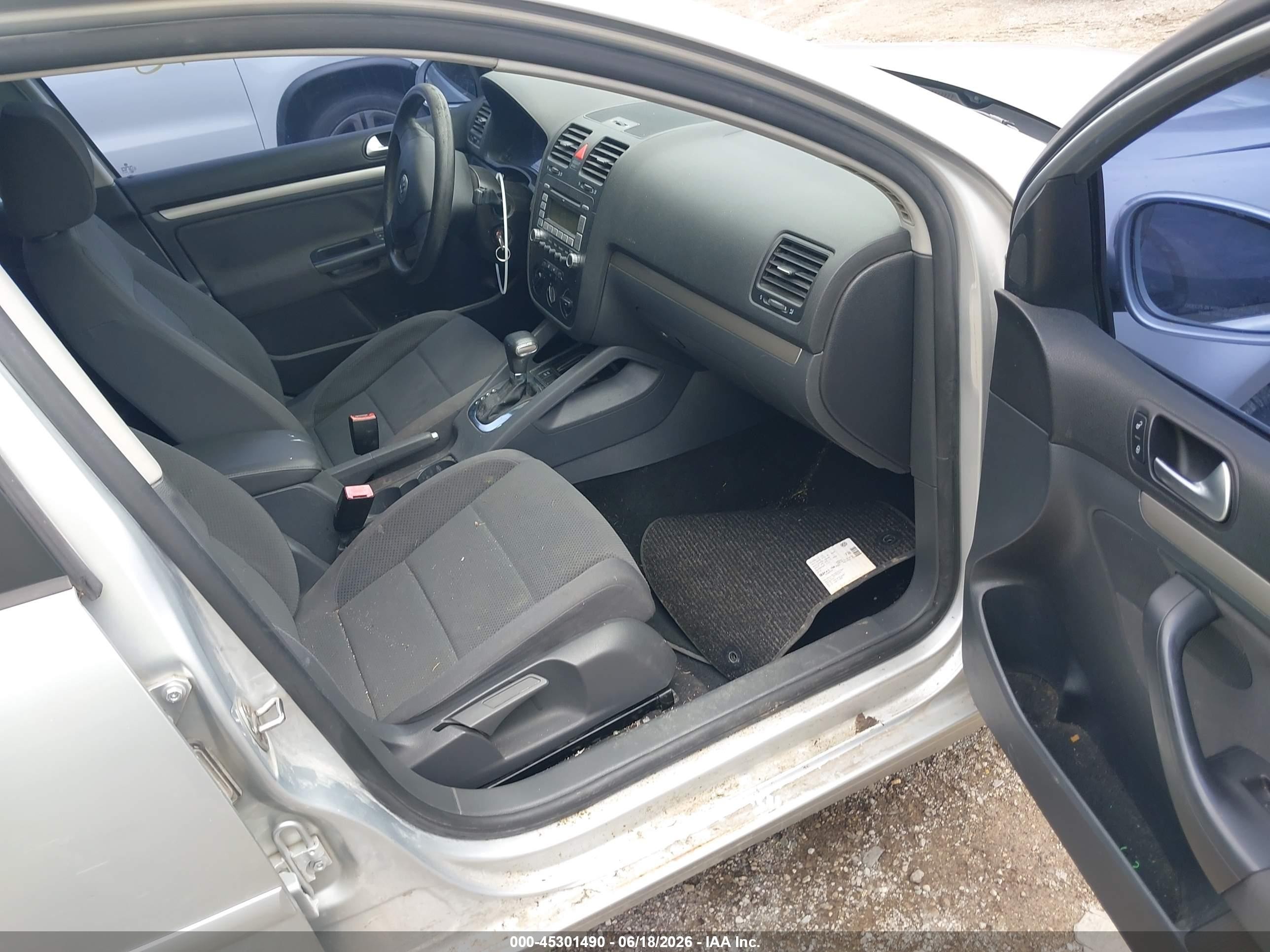 2009 Volkswagen Rabbit S Silver vin: WVWDA71K49W141218