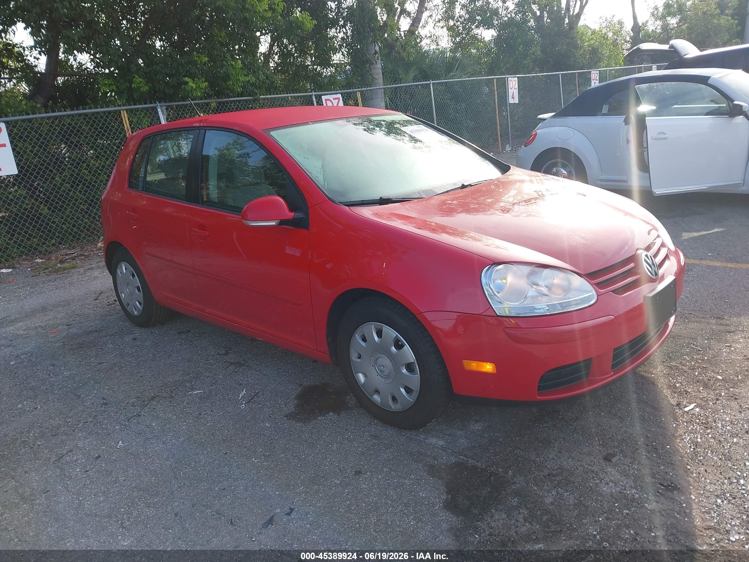 2009 Volkswagen Rabbit S Red vin: WVWDA71K69W015300
