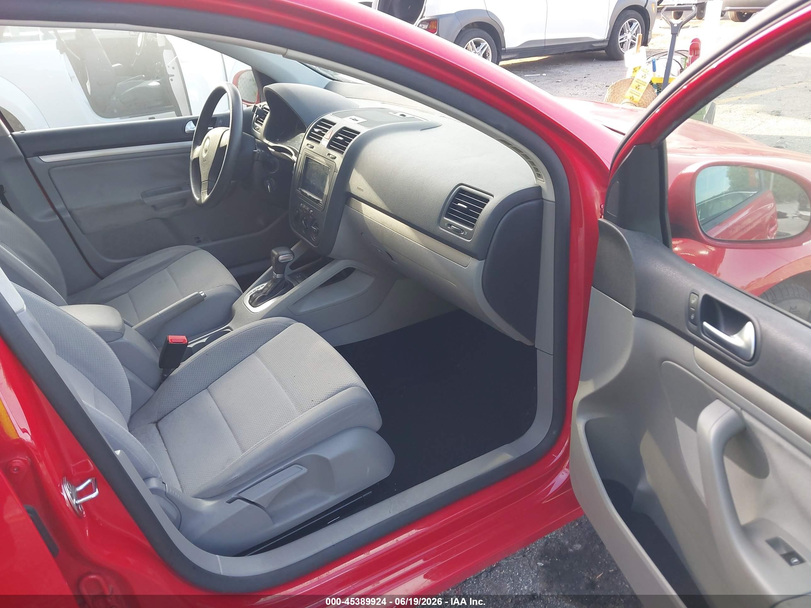 2009 Volkswagen Rabbit S Красный vin: WVWDA71K69W015300