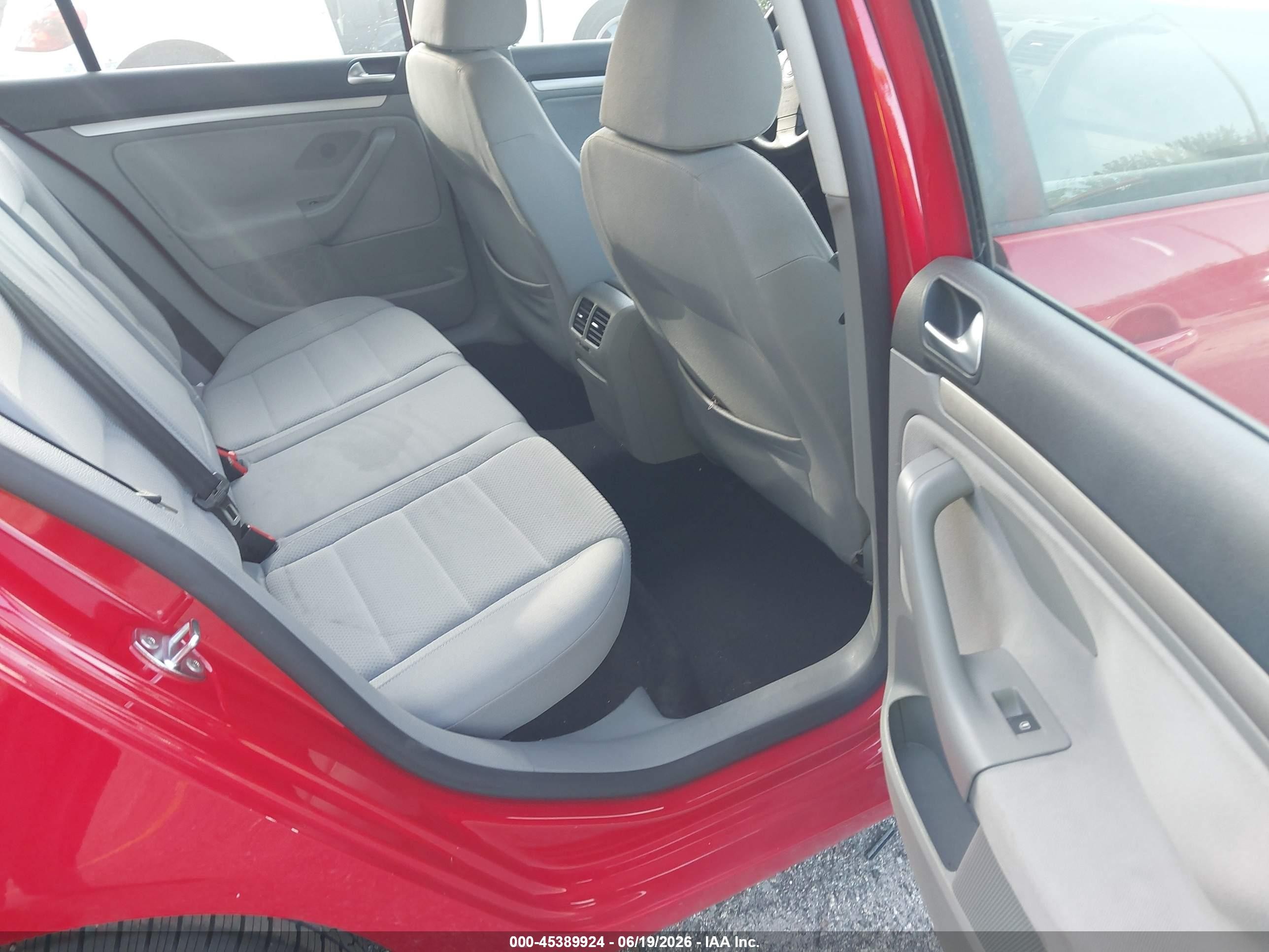 2009 Volkswagen Rabbit S Красный vin: WVWDA71K69W015300