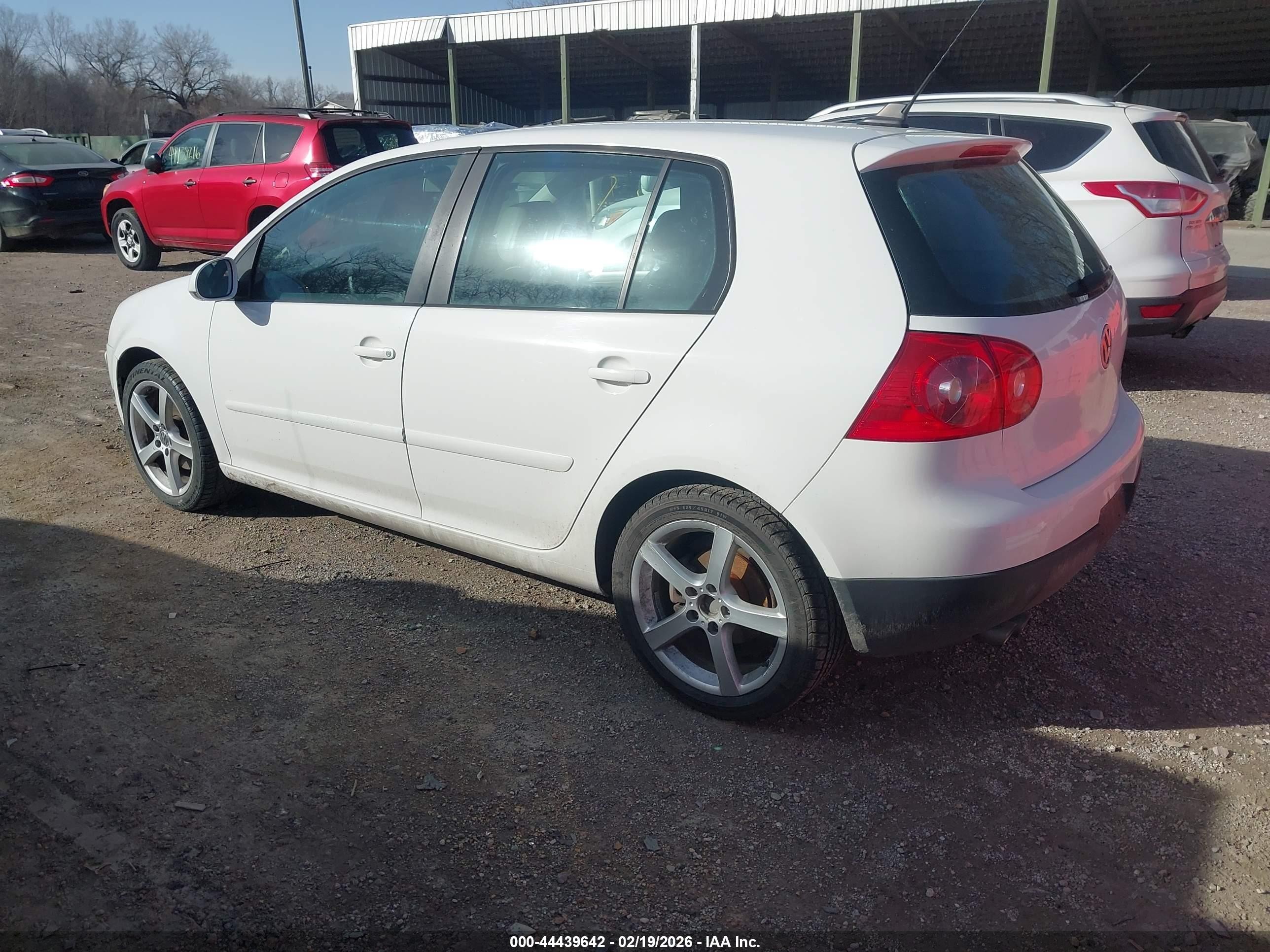 2008 Volkswagen Rabbit S Белый vin: WVWDA71K98W247033