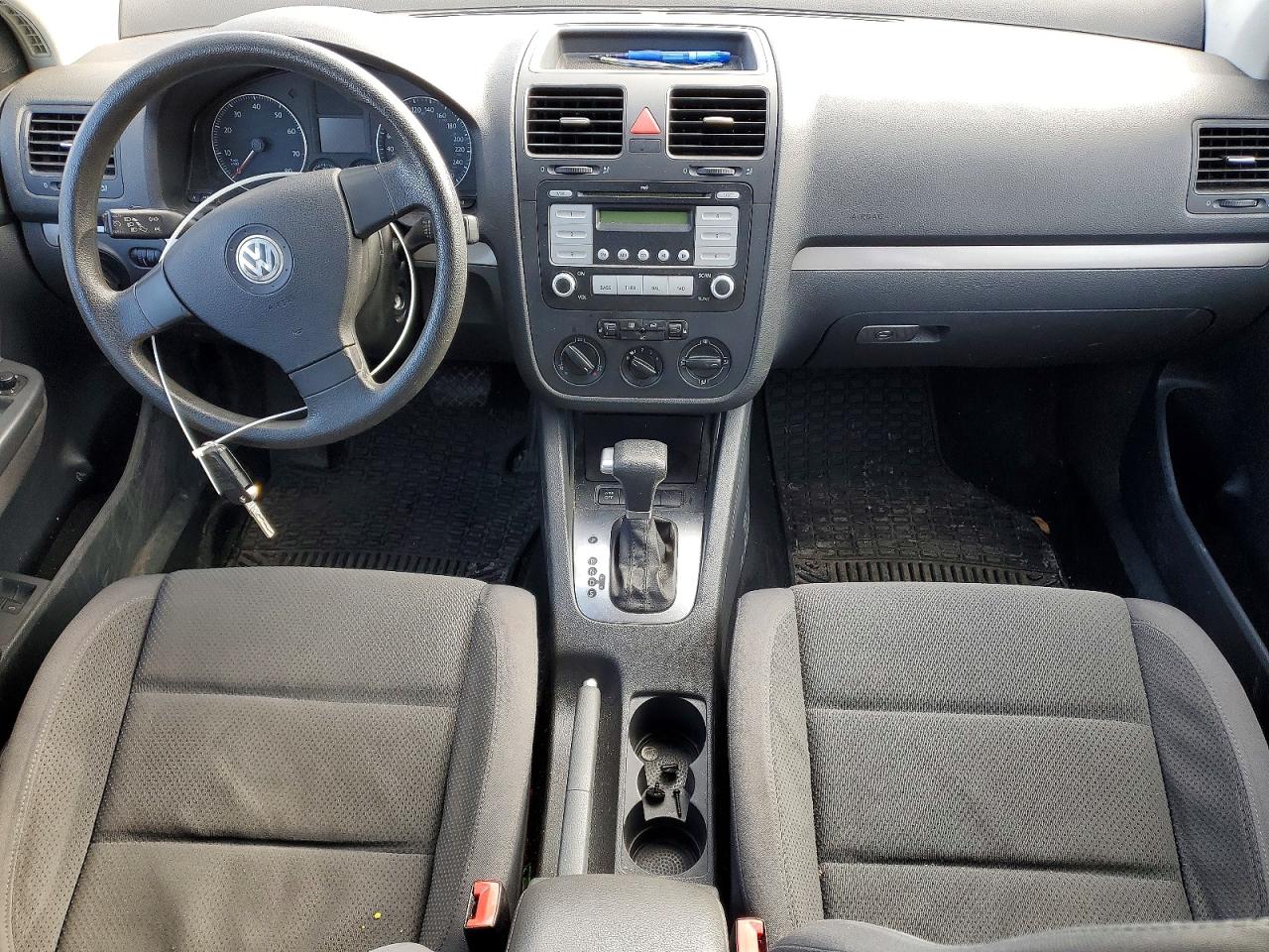 2008 Volkswagen Rabbit 2.5 4dr Hatch Красный vin: WVWDA71K98W317002