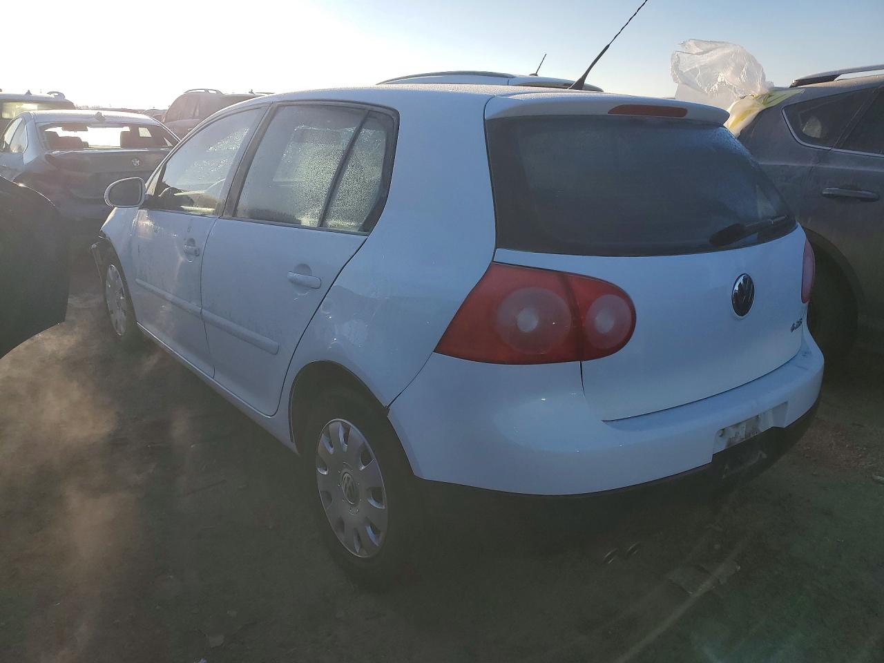 2009 Volkswagen Rabbit White vin: WVWDA71K99W024007